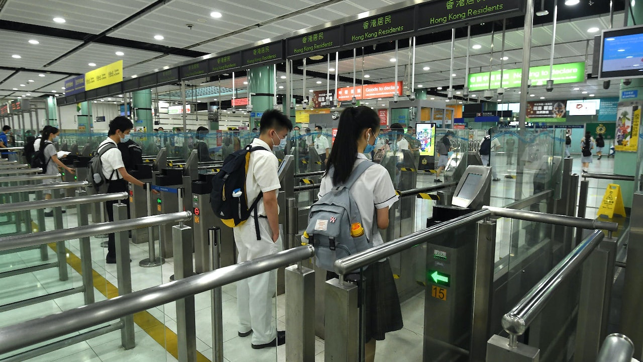 跨境中學生最快2月第二周可免配額來港上課幼稚園小學延至2月底