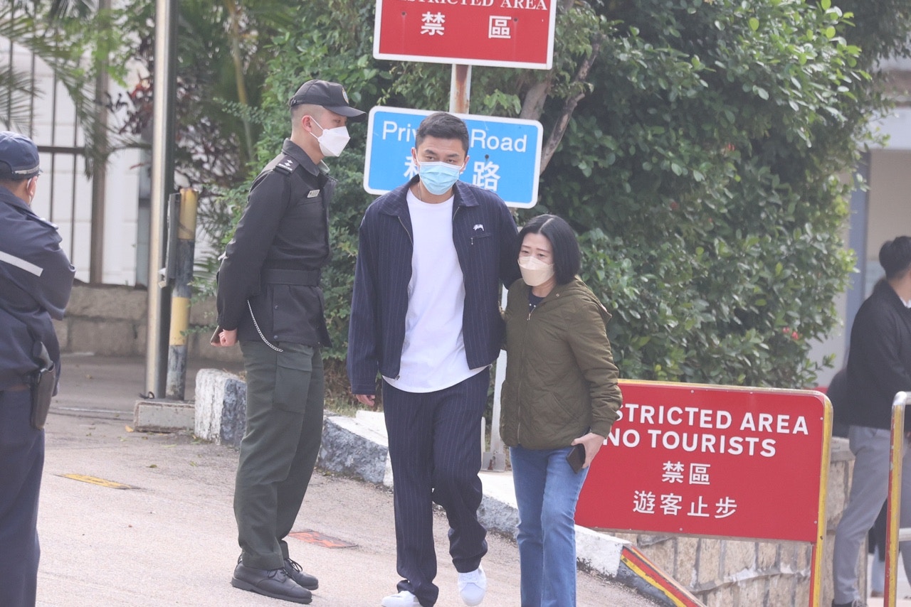 楊明被判監18日今刑滿出獄   心情不錯跟記者講早晨