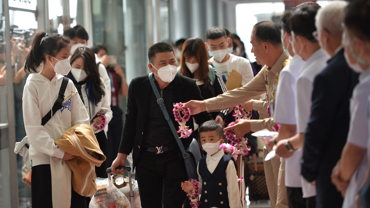 [問卦] 泰國副總理 親自去機場迎接中國遊客?