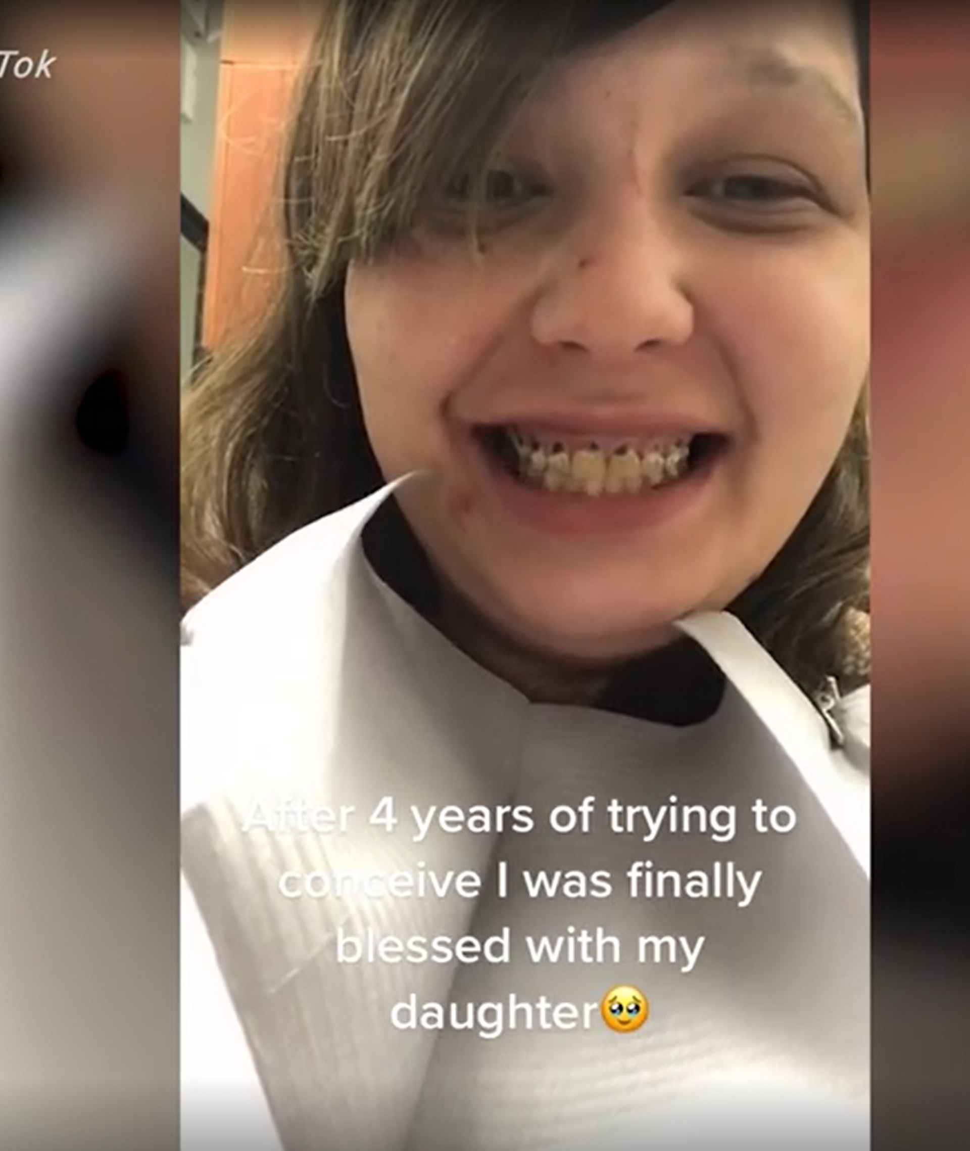 瑪麗莎拍下影片紀錄牙齒惡化的情況，以此鼓勵其他有牙齒問題的媽媽。（影片截圖）