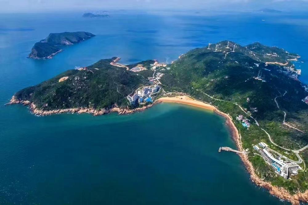 沿道路環島四面所見皆是大海