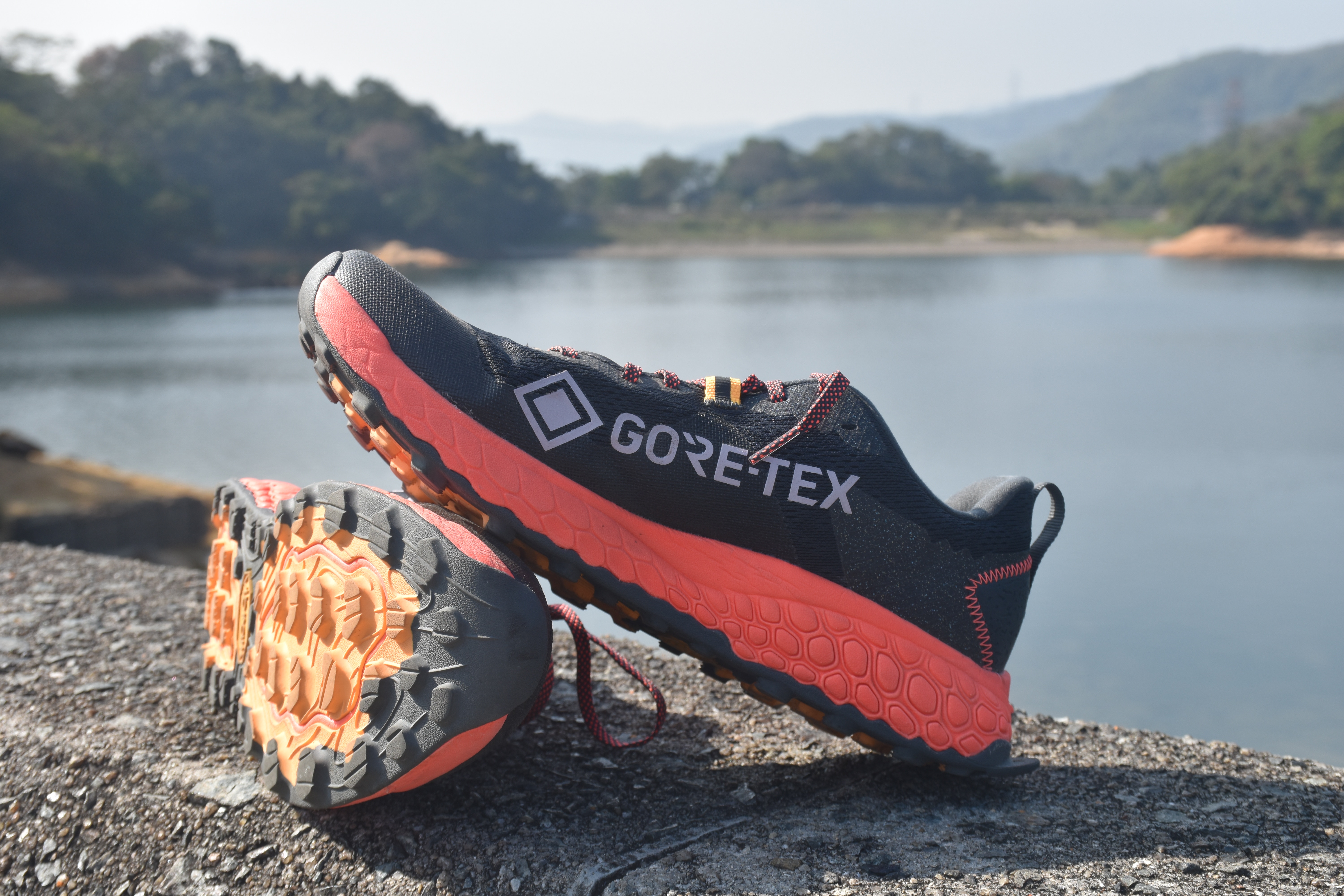 NewBalance行山鞋｜搶眼設計GORE-TEX加持測試防水「絕對領域」