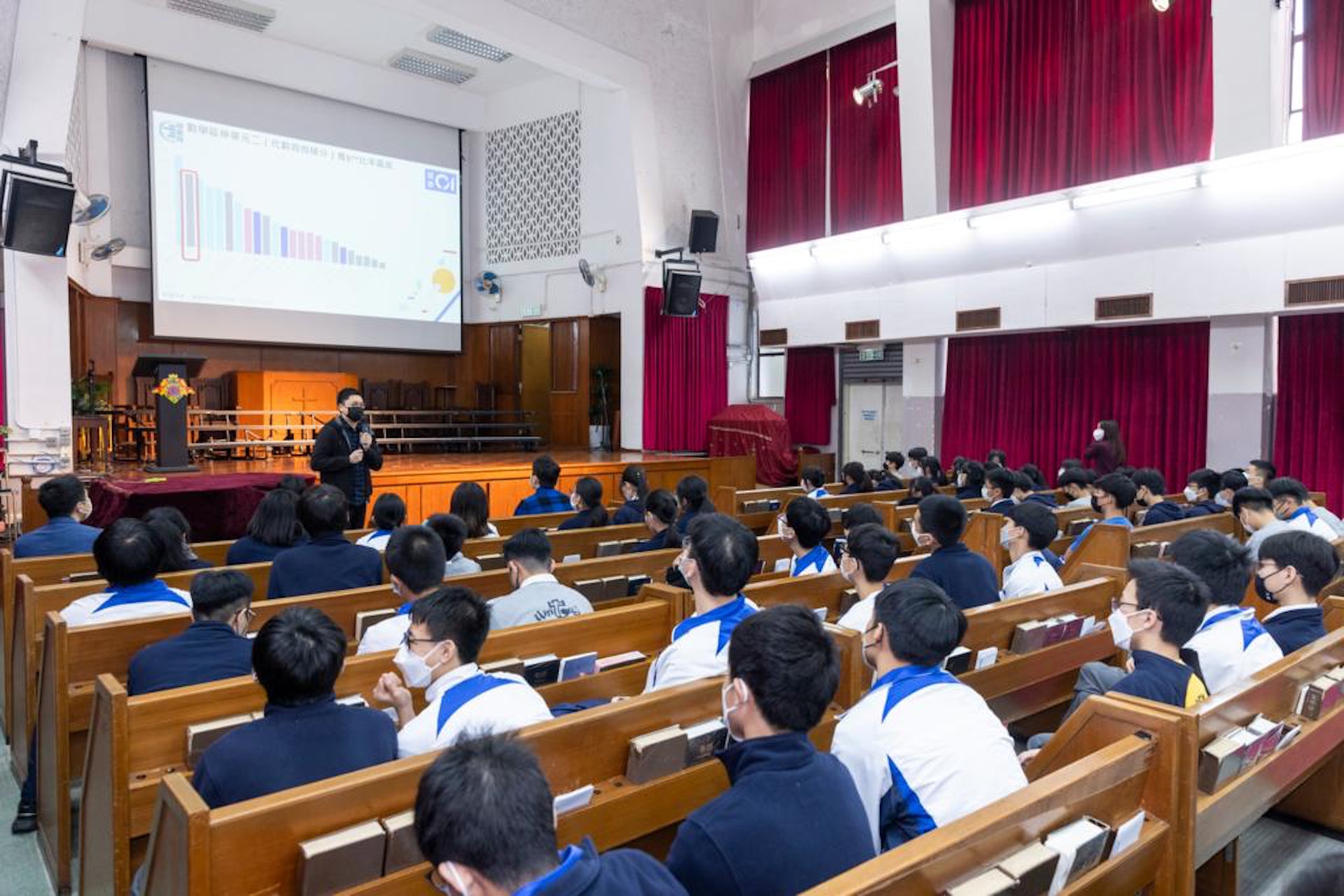 《香港01》早前為滙基書院學生舉辦數據新聞講座,分享本地及內地數據新聞報道。(陳葦慈攝) 《香港01》早前為滙基書院學生舉辦數據新聞講座,分享本地及內地數據新聞報道。(陳葦慈攝)