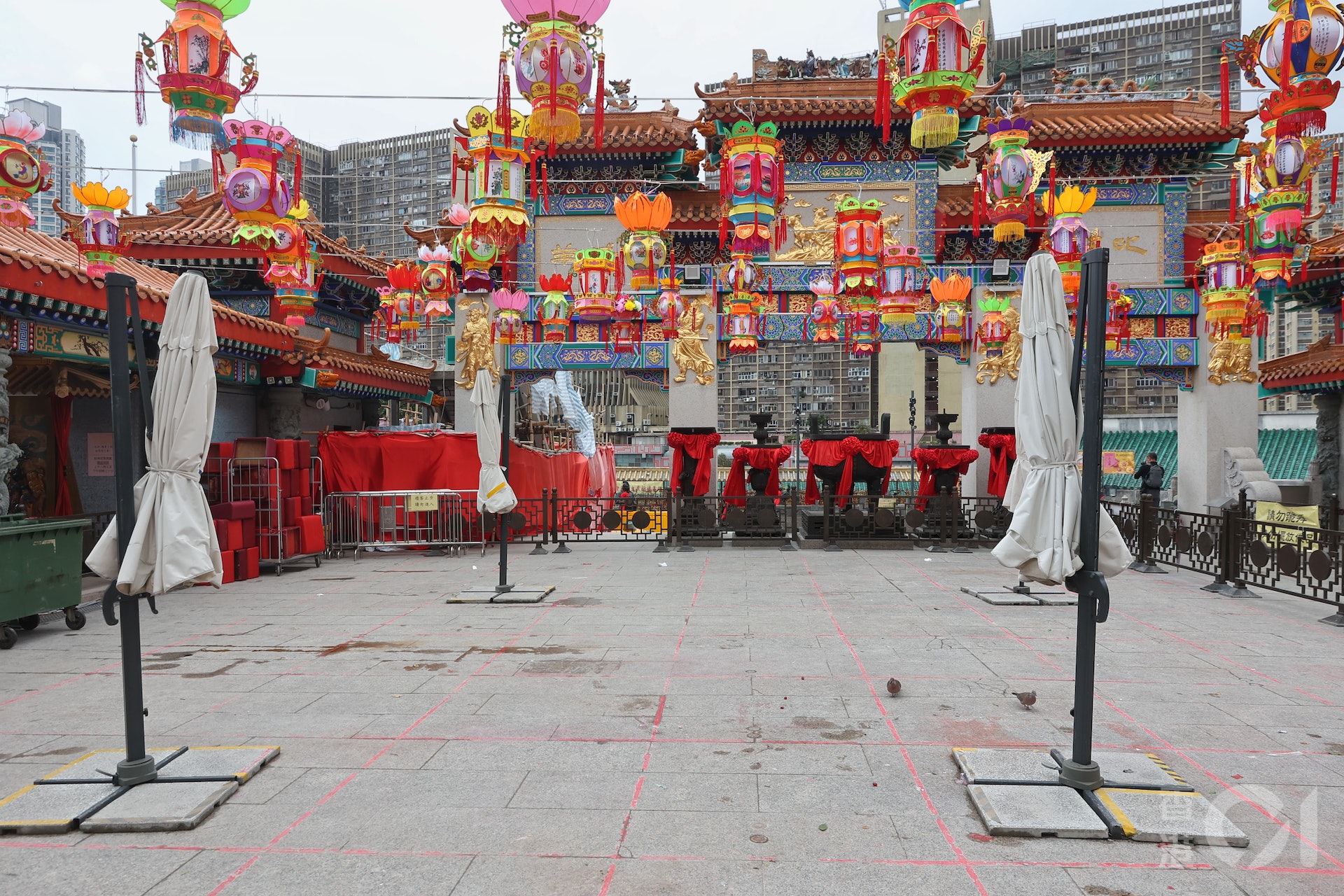 嗇色園黃大仙祠1月12日公布大除夕(1月21日)將會重新開放讓善信親身到黃大仙祠上頭炷香。(張浩維攝) 嗇色園黃大仙祠1月12日公布大除夕(1月21日)將會重新開放讓善信親身到黃大仙祠上頭炷香。(張浩維攝)
