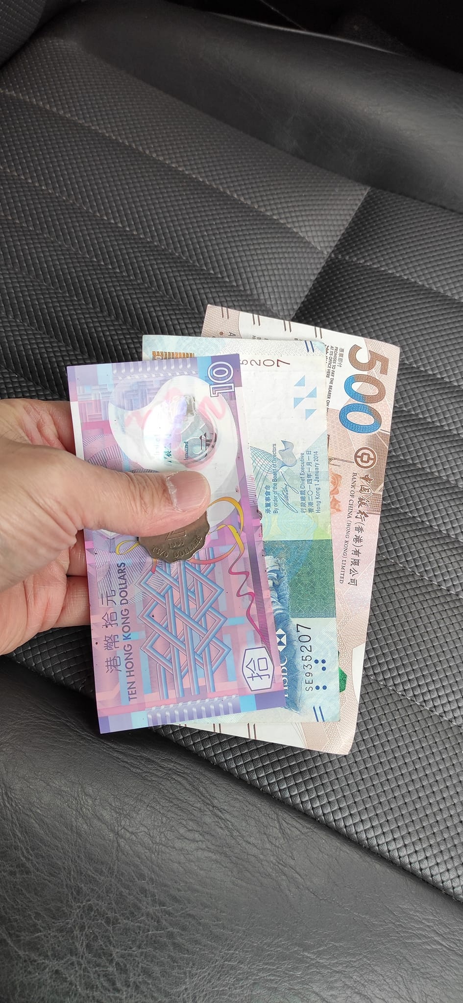 未找錢呀！女乘客遺$532找續的士司機網上尋人網民：當貼士