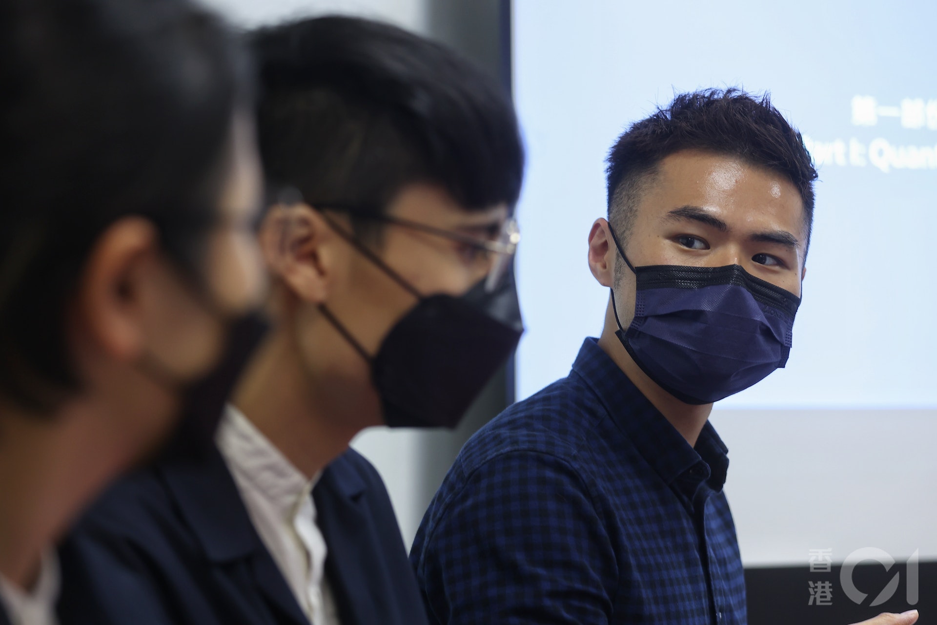 香港教育大學特殊教育與輔導學系副教授陳俊豪(右)指出,研究顯示無受訪者認為有關療程能成功改變其性傾向,相反不少曾試改性向的人事後出現情緒困擾。(張浩維攝) 香港教育大學特殊教育與輔導學系副教授陳俊豪(右)指出,研究顯示無受訪者認為有關療程能成功改變其性傾向,相反不少曾試改性向的人事後出現情緒困擾。(張浩維攝)