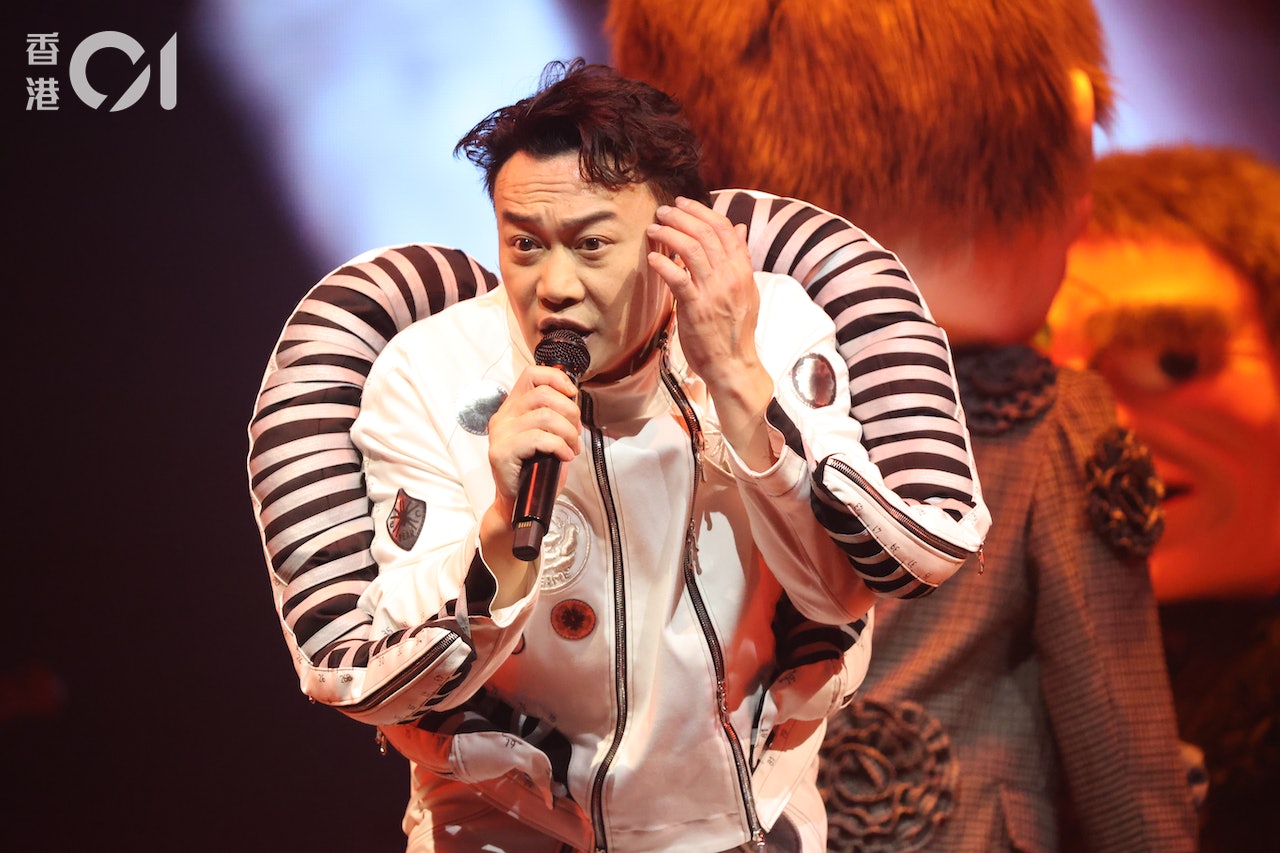 陳奕迅順利完成27場個唱,最後一晚更是落足全力演出。(陳順禎 攝) 陳奕迅順利完成27場個唱,最後一晚更是落足全力演出。(陳順禎 攝)
