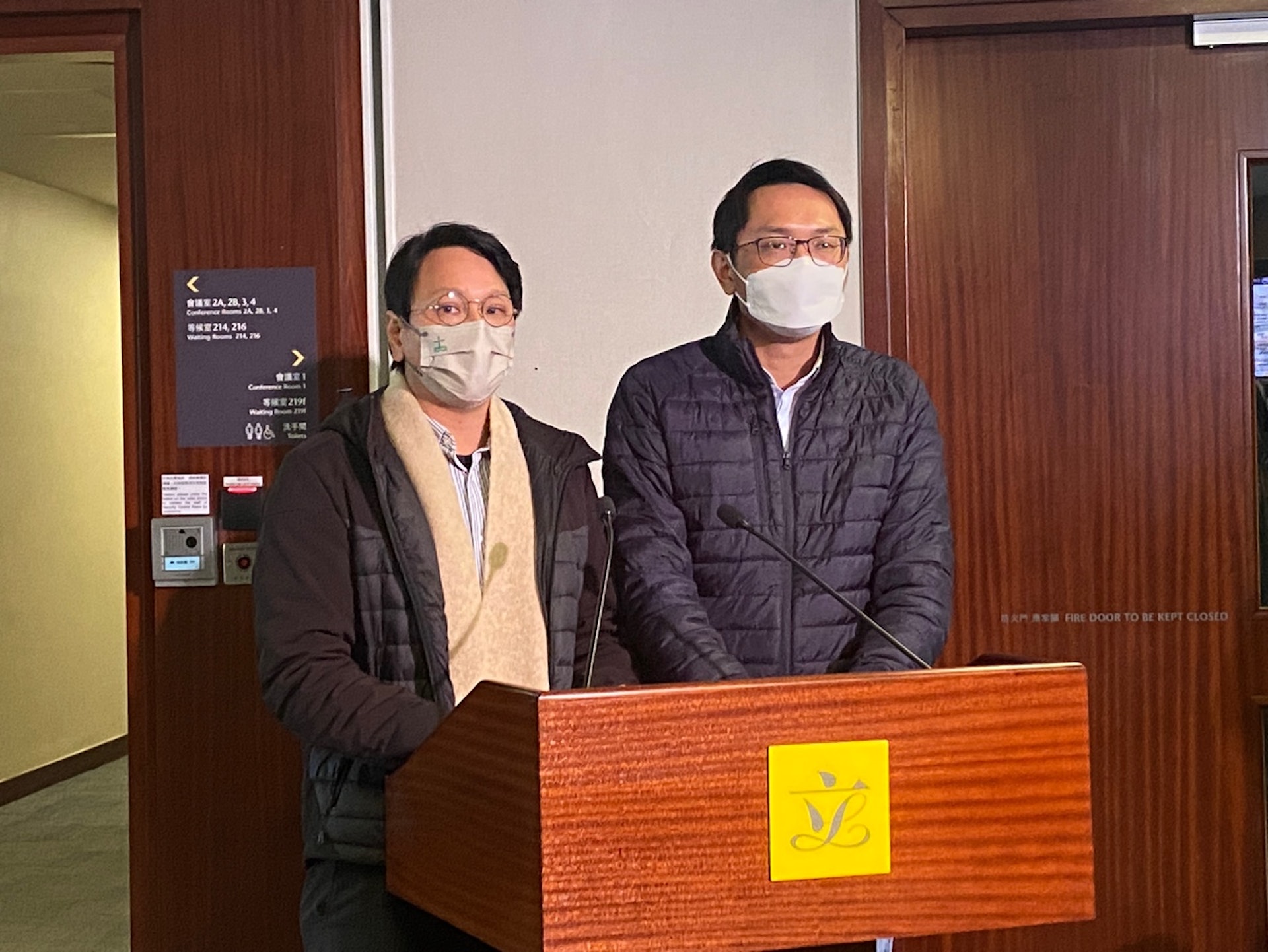 工聯會立法會議員鄧家彪今日(17日)表示,收到不少北上港人求助,指在內地難以找到核酸檢測服務,未能取得陰性結果回港。(周皓宜攝) 工聯會立法會議員鄧家彪今日(17日)表示,收到不少北上港人求助,指在內地難以找到核酸檢測服務,未能取得陰性結果回港。(周皓宜攝)