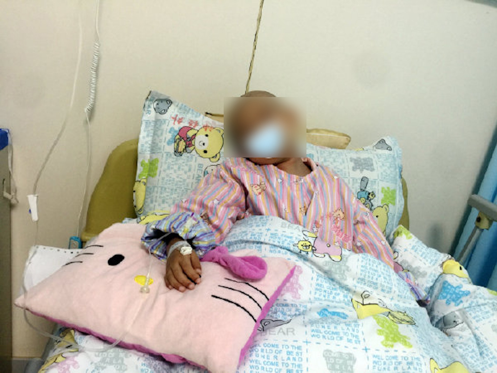湖北6歲女童小桐在半歲時確診惡性腺泡型橫紋肌肉瘤,患病至今5年,已3度復發,腫瘤轉移至小腦及淋巴結。(微博圖片) 湖北6歲女童小桐在半歲時確診惡性腺泡型橫紋肌肉瘤,患病至今5年,已3度復發,腫瘤轉移至小腦及淋巴結。(微博圖片)