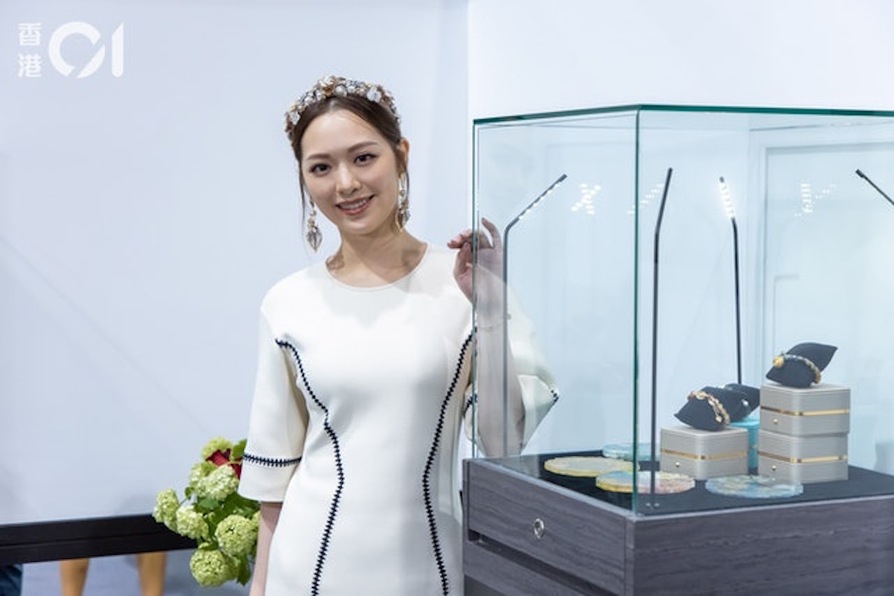 2023犯太歲生肖開運水晶推介| 港姐馮盈盈早前都涉獵水晶界!( 葉志明 攝 ) 2023犯太歲生肖開運水晶推介| 港姐馮盈盈早前都涉獵水晶界!( 葉志明 攝 )