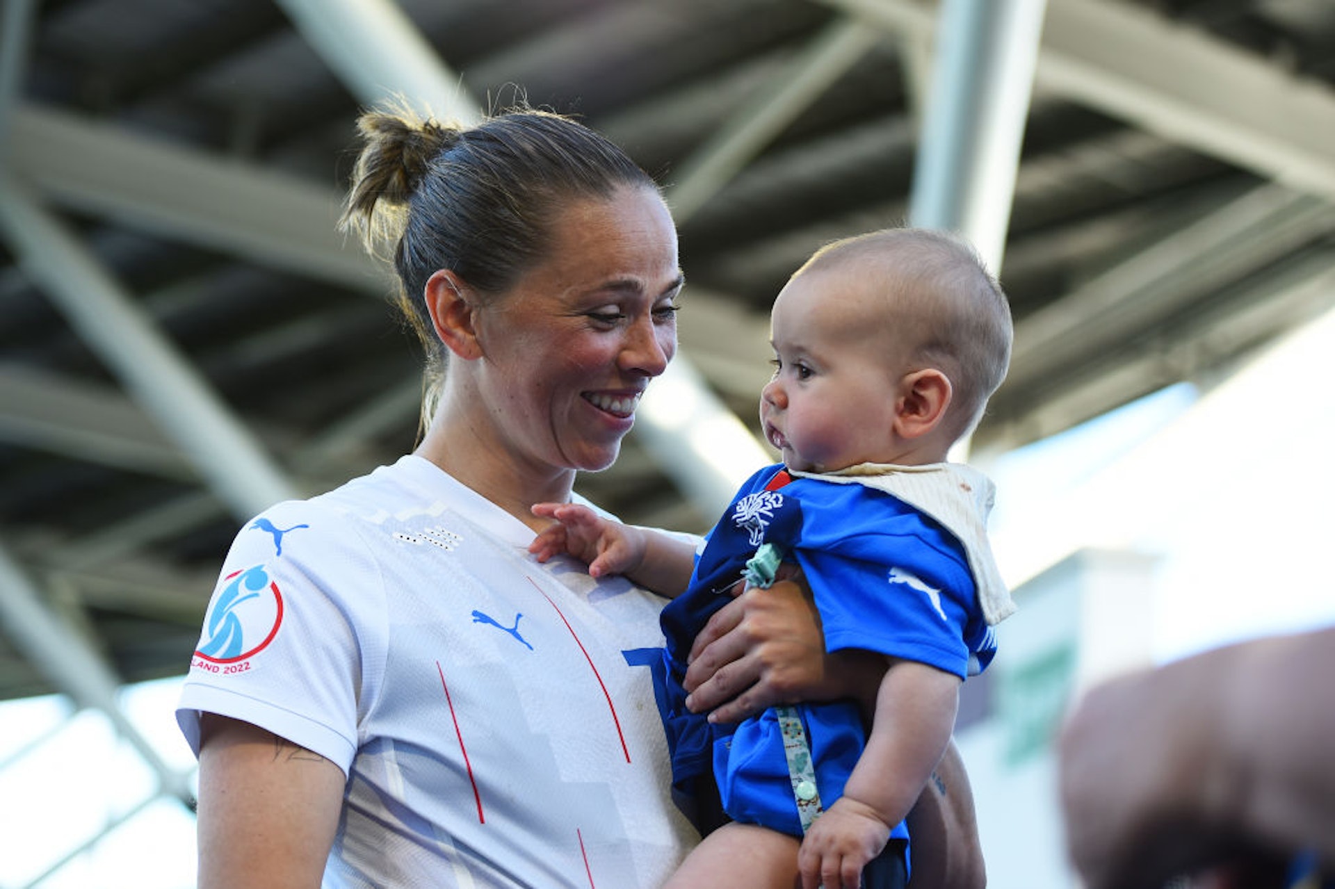 冰島國家隊前隊長碧玉（Sara Björk）自揭懷孕期間遭球會里昂停薪和冷對待、最終被迫離隊的經歷。（Getty Images）