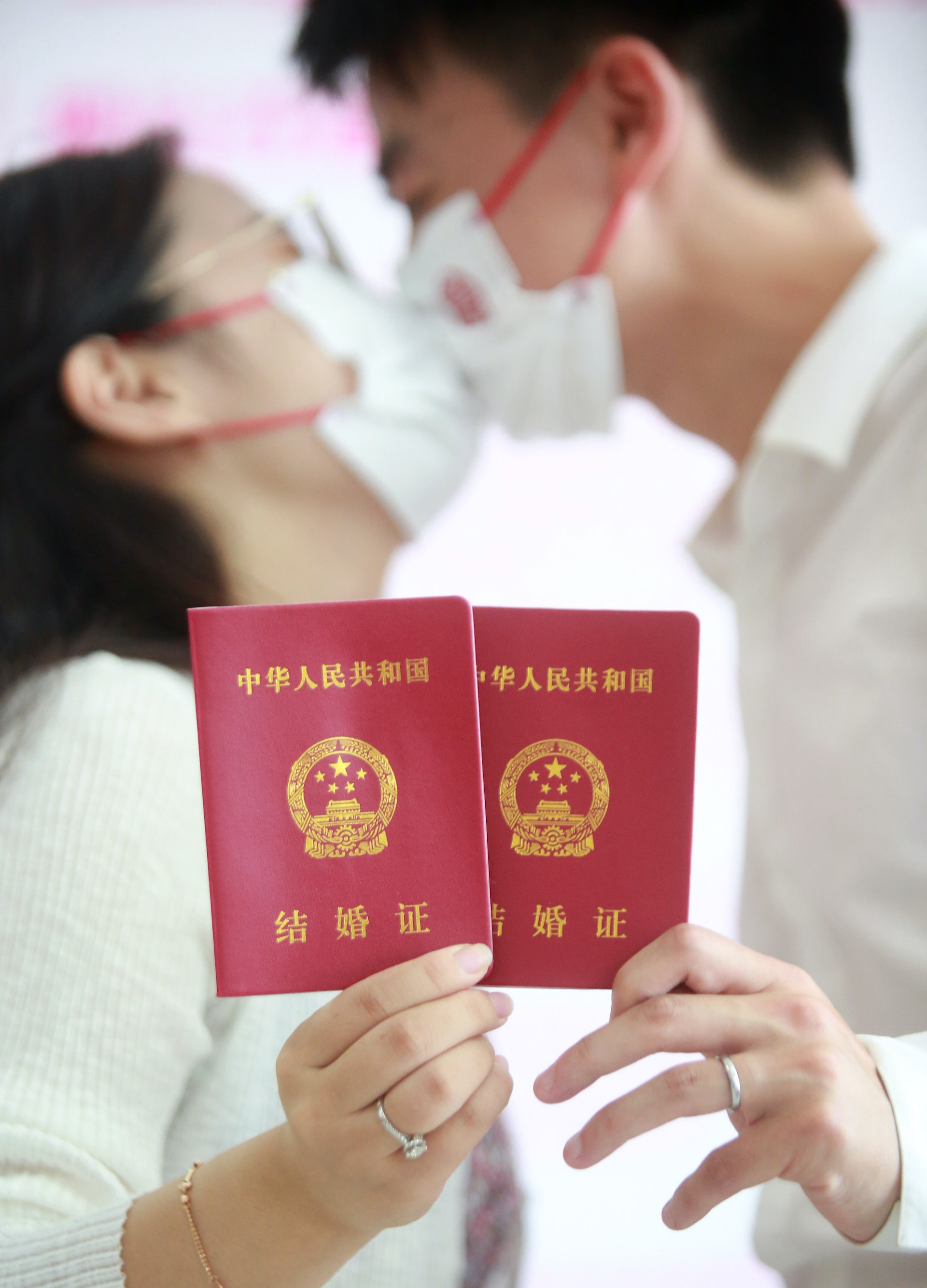 北京農行某支行客戶經理表示,「連心貸」已暫停辦理,建議情侶結婚領證後辦理房貸業務。(新華社) 北京農行某支行客戶經理表示,「連心貸」已暫停辦理,建議情侶結婚領證後辦理房貸業務。(新華社)