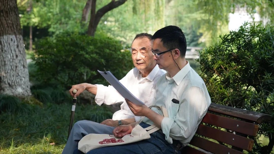 譯者金曉宇：從輟學視障的躁鬱症患者　到被看見的「天才翻譯家」