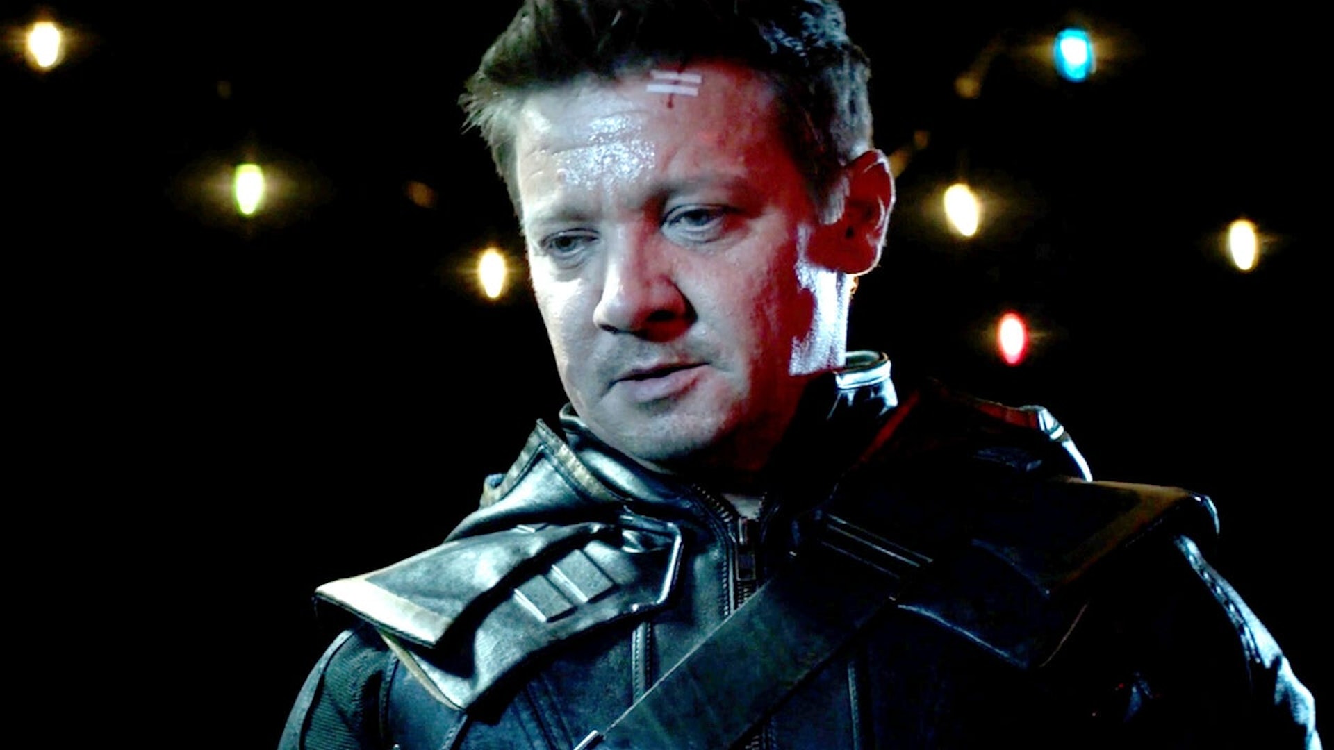 美国荷里活男星谢洛美维纳(Jeremy Renner;杰瑞米雷纳)在漫威(Marvel)电影中饰演「鹰眼」(Hawkeye)为人所知,不过日前传出他在家中意外遭铲雪车辗过,受到重伤紧急送医,让影迷相当担心。(《Hawkeye》剧照)