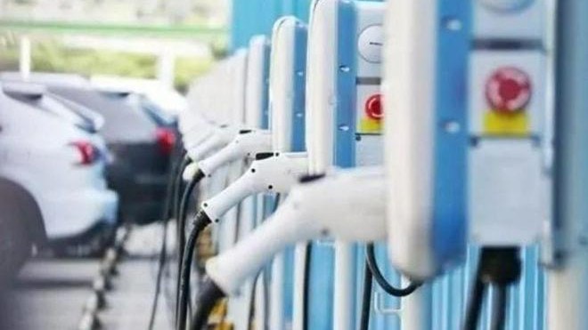 「排隊2小時，充電1小時」　深圳司機開新能源車返鄉用時翻倍