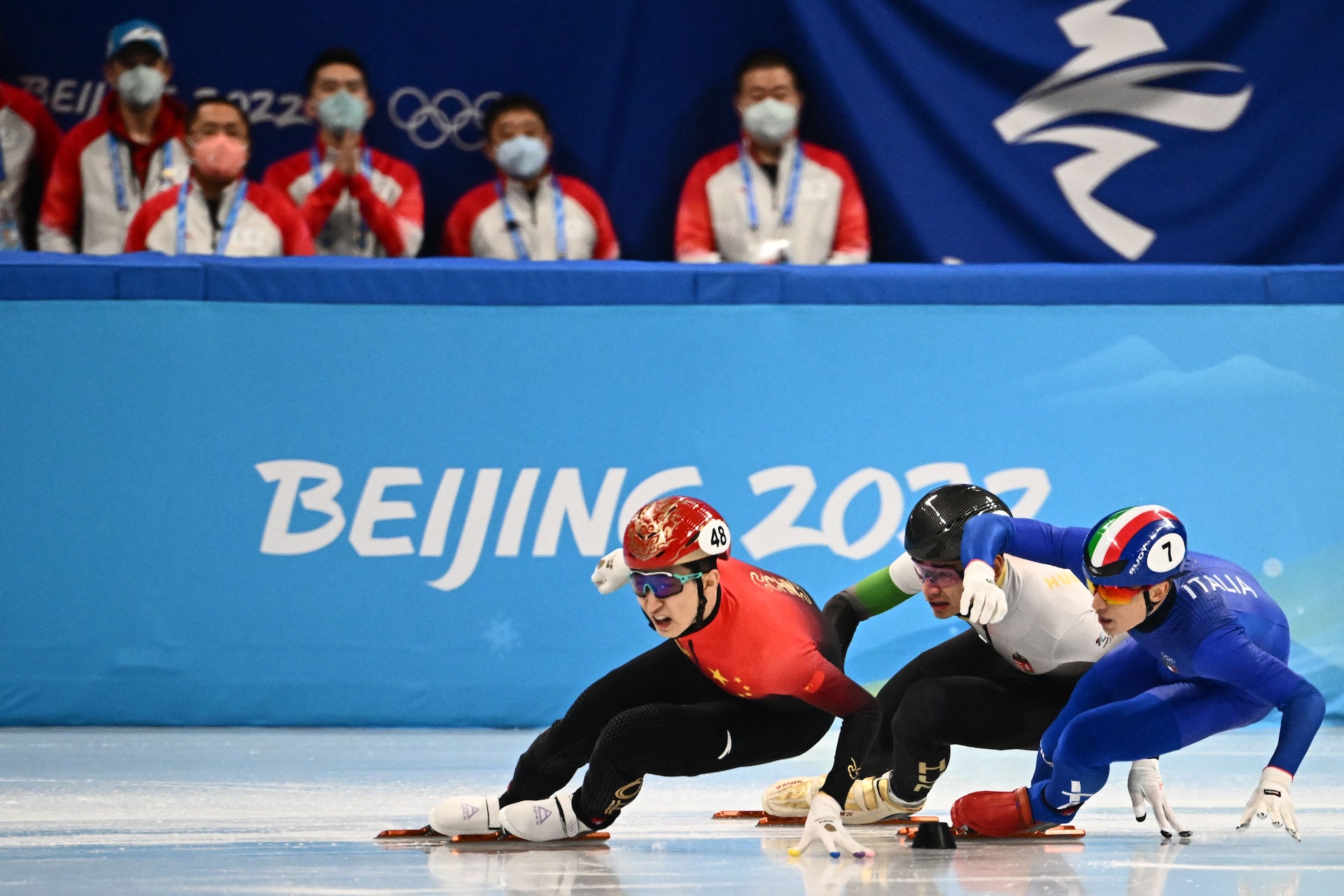 2022北京冬奧會短道速滑男子500：匈牙利選手劉少昂奪冠。（視覺中國）