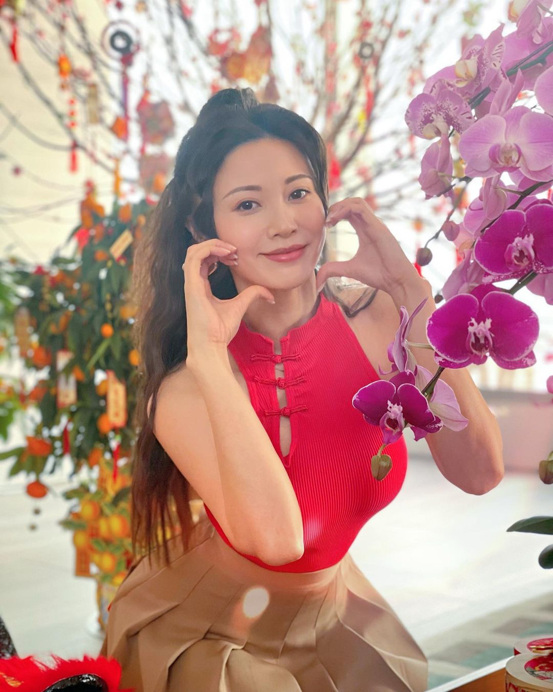 朱晨丽 35歲朱晨麗緊身背心大派福利身材fit爆新春造型瞬間回春18歲