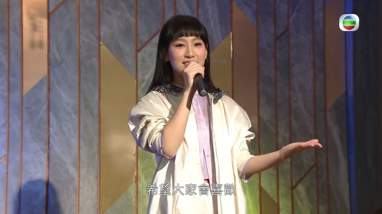 炎明熹在《開心速遞》演回自己。