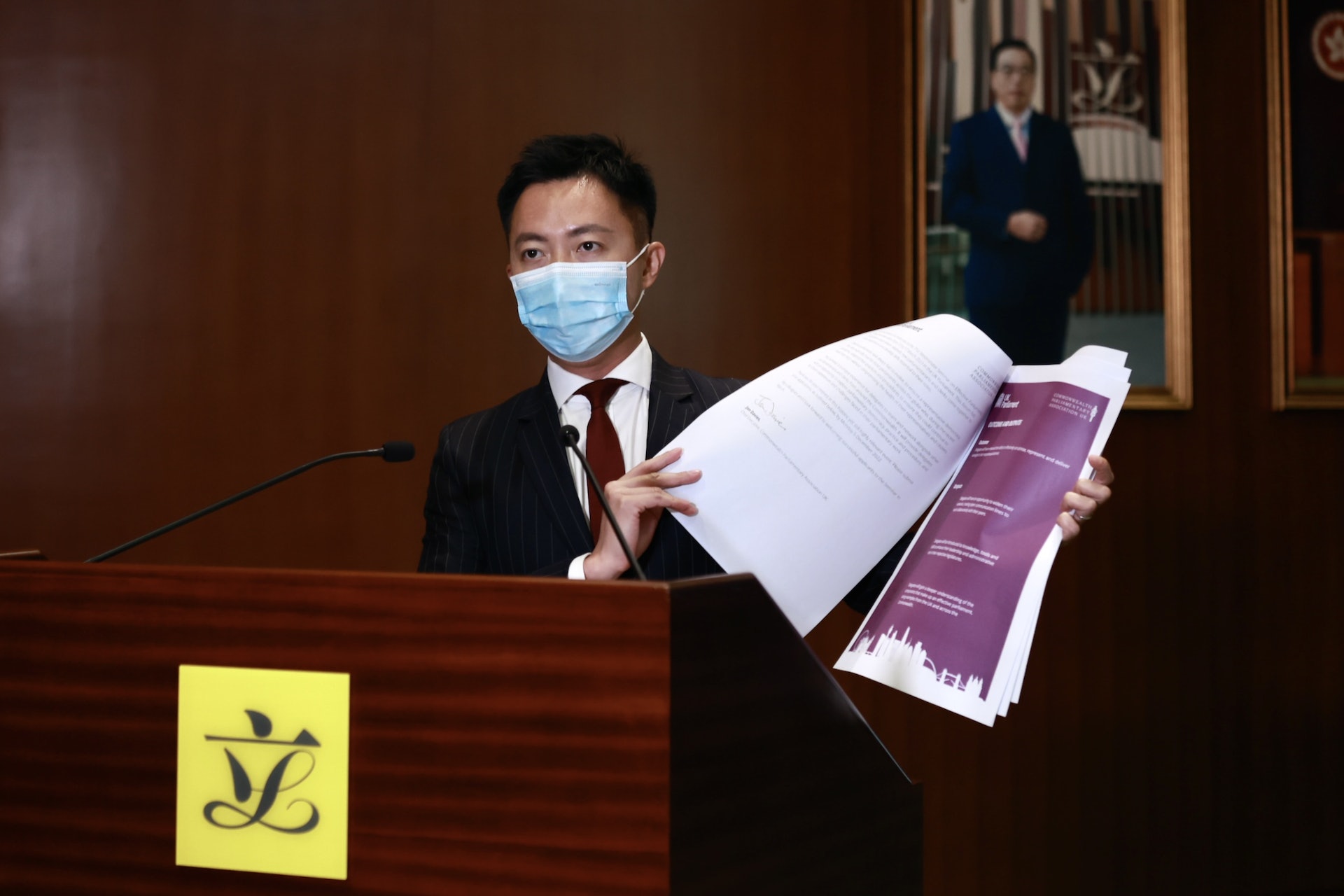 李梓敬回應英國西敏寺研討會撤回香港立法會議員的邀請,質疑對方偏聽。(黃寶瑩攝) 李梓敬回應英國西敏寺研討會撤回香港立法會議員的邀請,質疑對方偏聽。(黃寶瑩攝)