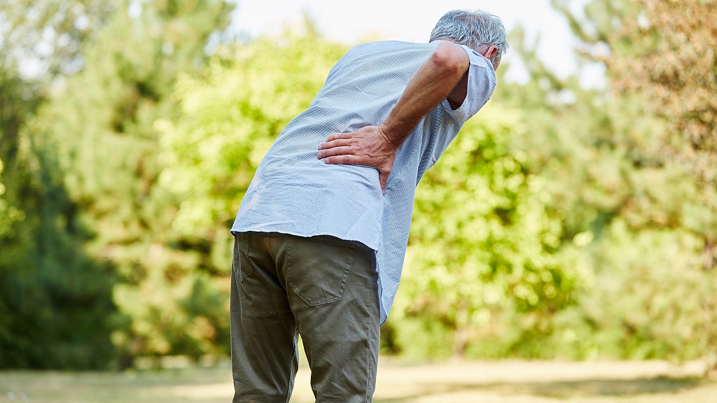 骨質疏鬆|65歲以上要小心!跌倒、彎腰拿重物或致腰椎壓迫性骨折 骨質疏鬆|65歲以上要小心!跌倒、彎腰拿重物或致腰椎壓迫性骨折