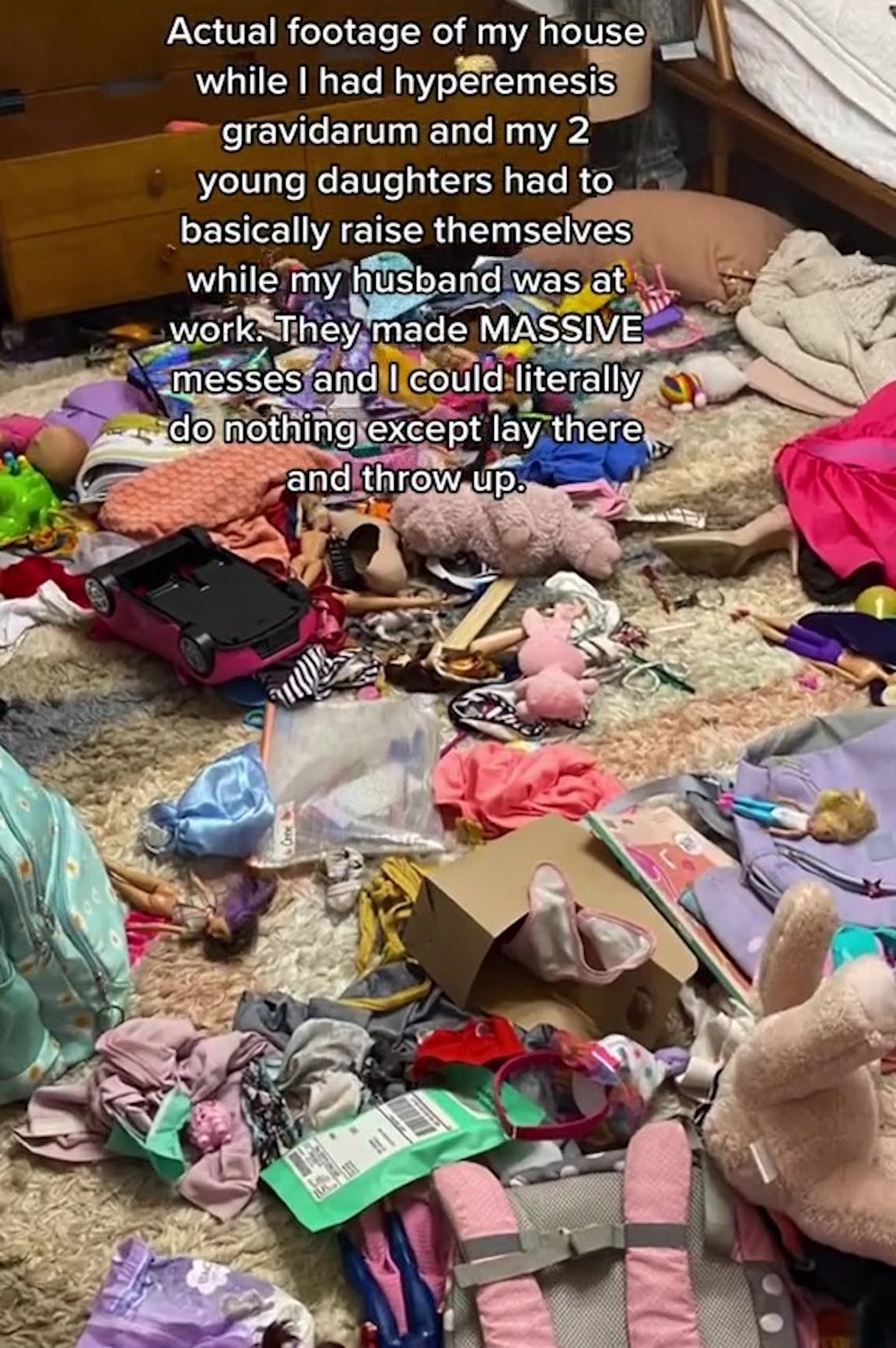 Emily分享妊娠劇吐期間家中亂況。(影片截圖:TikTok @emilyboazman) Emily分享妊娠劇吐期間家中亂況。(影片截圖:TikTok @emilyboazman)