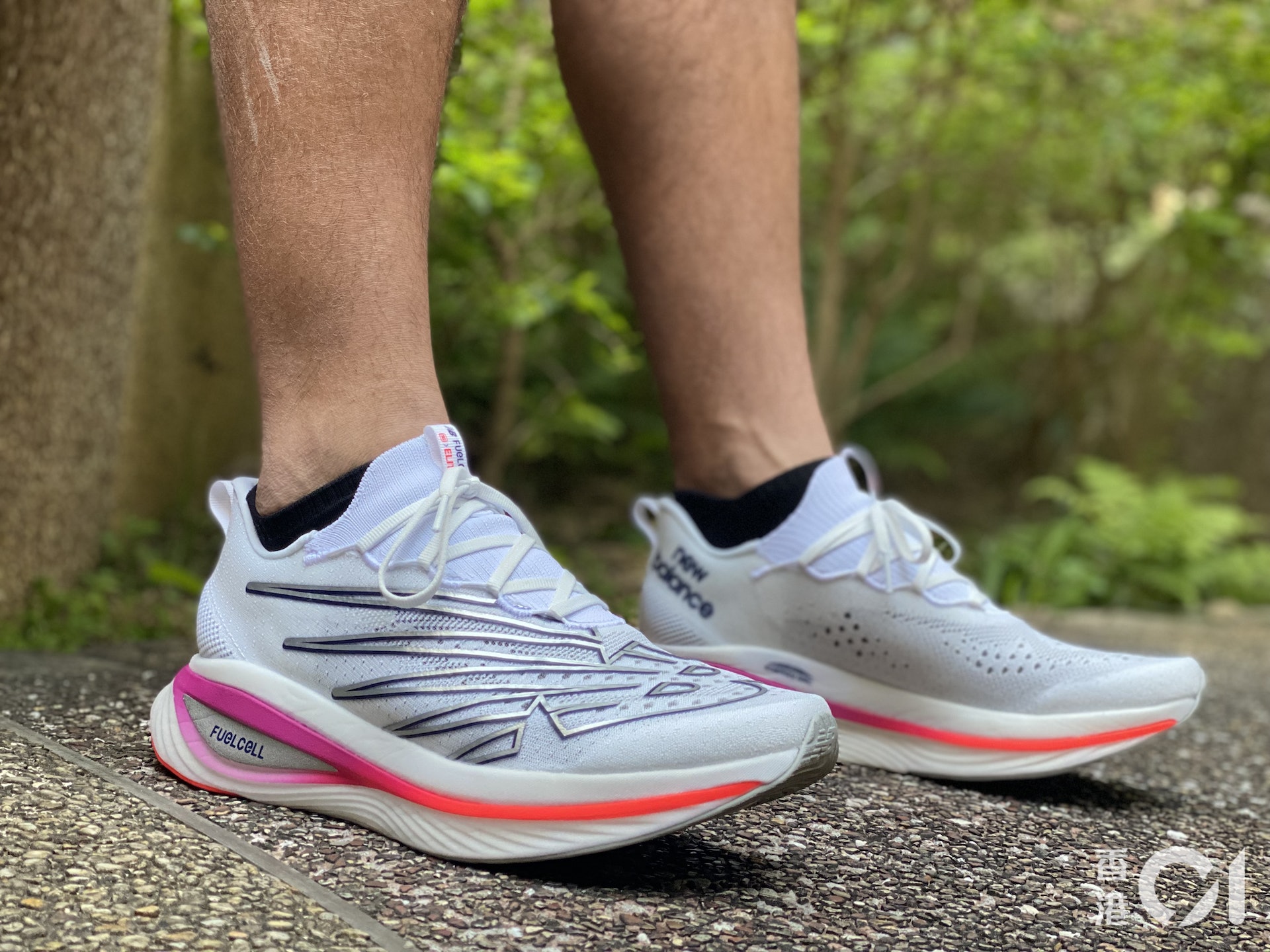 【跑鞋推薦2023】New Balance FuelCell SuperComp Elite v3。(李思詠攝) 【跑鞋推薦2023】New Balance FuelCell SuperComp Elite v3。(李思詠攝)