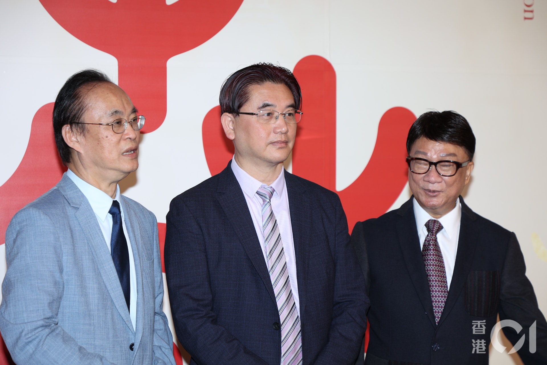 亞視創意總監黎文卓和新任主席劉敏斌及行政總裁徐小明合照。(葉志明攝) 亞視創意總監黎文卓和新任主席劉敏斌及行政總裁徐小明合照。(葉志明攝)