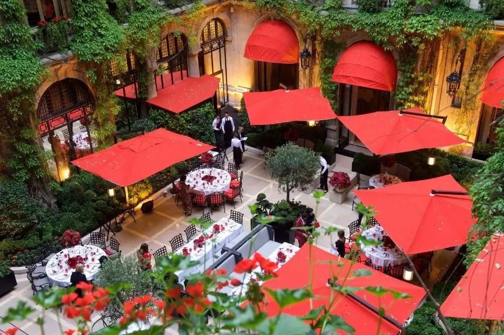 多徹斯特酒店集團（The Dorchester）這是品牌首次入駐東亞地區，此前，它僅在歐洲和美國管理9間酒店。旗下成員均是超百年的古董級酒店。（多徹斯特酒店集團）