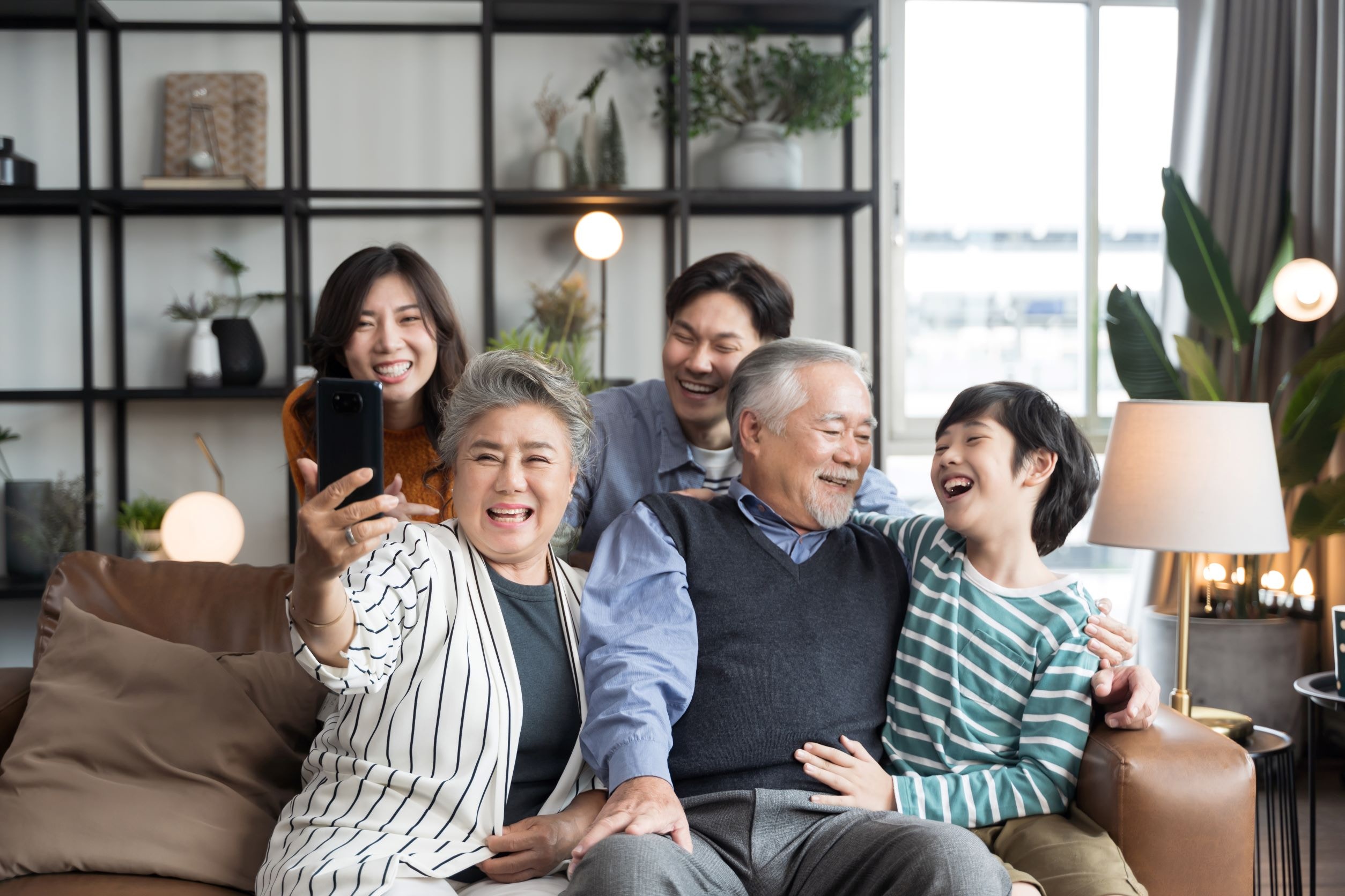 施醫生表示，不同年齡階段都有各自需要注意的地方；因此由出生到老年，任何年齡層都要進行身體檢查。（圖片：Shutterstock）