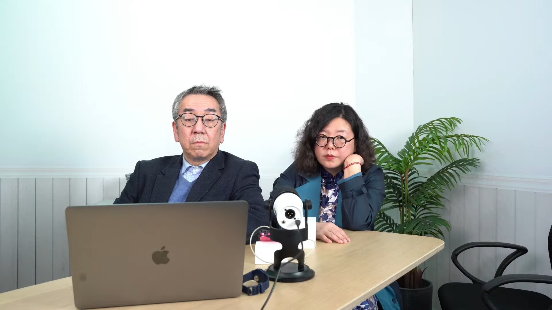 陶傑在網台節目力撐《給十九歲的我》及導演張婉婷。(影片截圖) 陶傑在網台節目力撐《給十九歲的我》及導演張婉婷。(影片截圖)