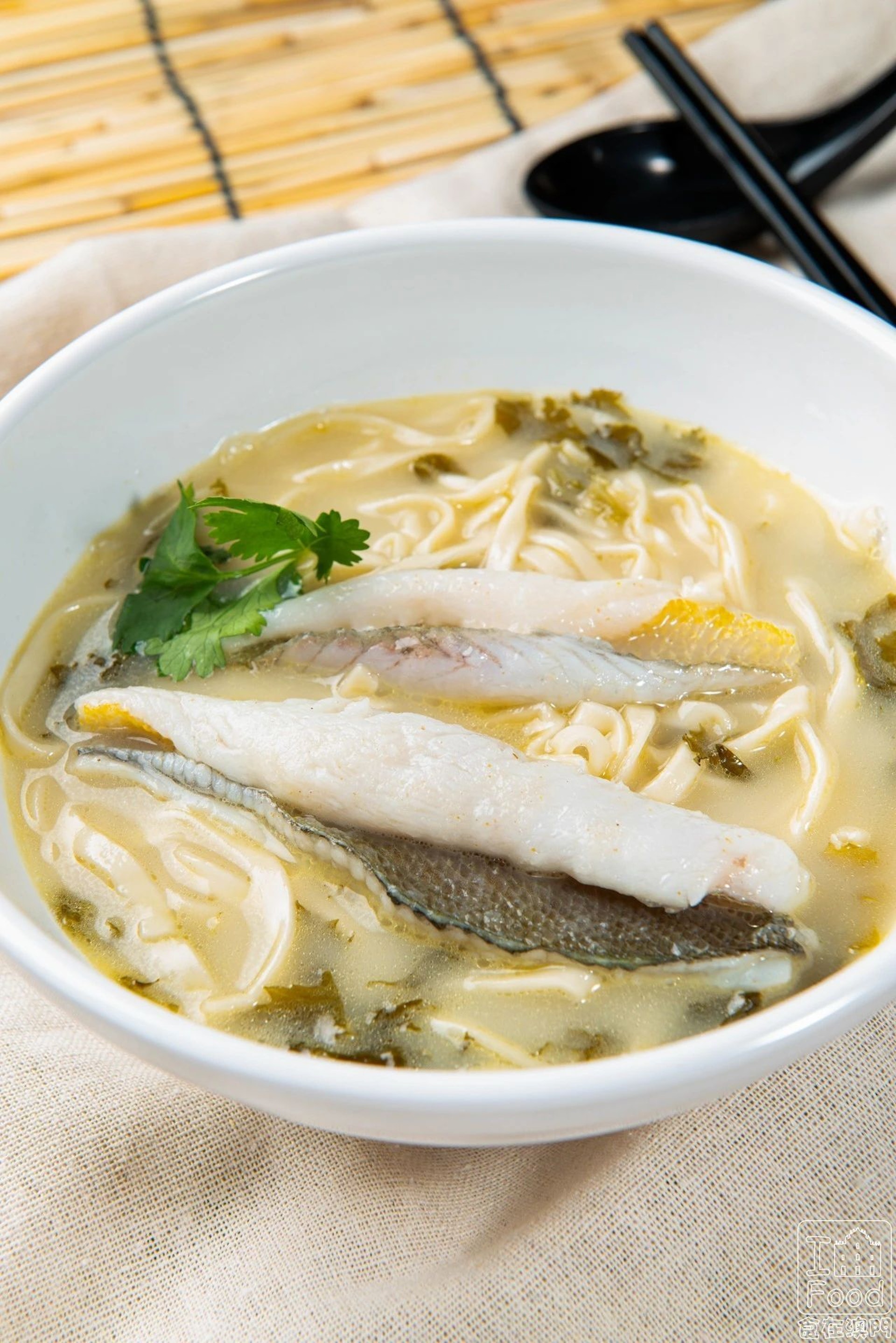 招牌新鮮黃花魚麵:新鮮魚肉熬製的魚湯,魚味香濃,搭配特製的上海粗麵,麵條爽滑勁道,魚湯回味鮮香!(食在澳門授權使用) 招牌新鮮黃花魚麵:新鮮魚肉熬製的魚湯,魚味香濃,搭配特製的上海粗麵,麵條爽滑勁道,魚湯回味鮮香!(食在澳門授權使用)