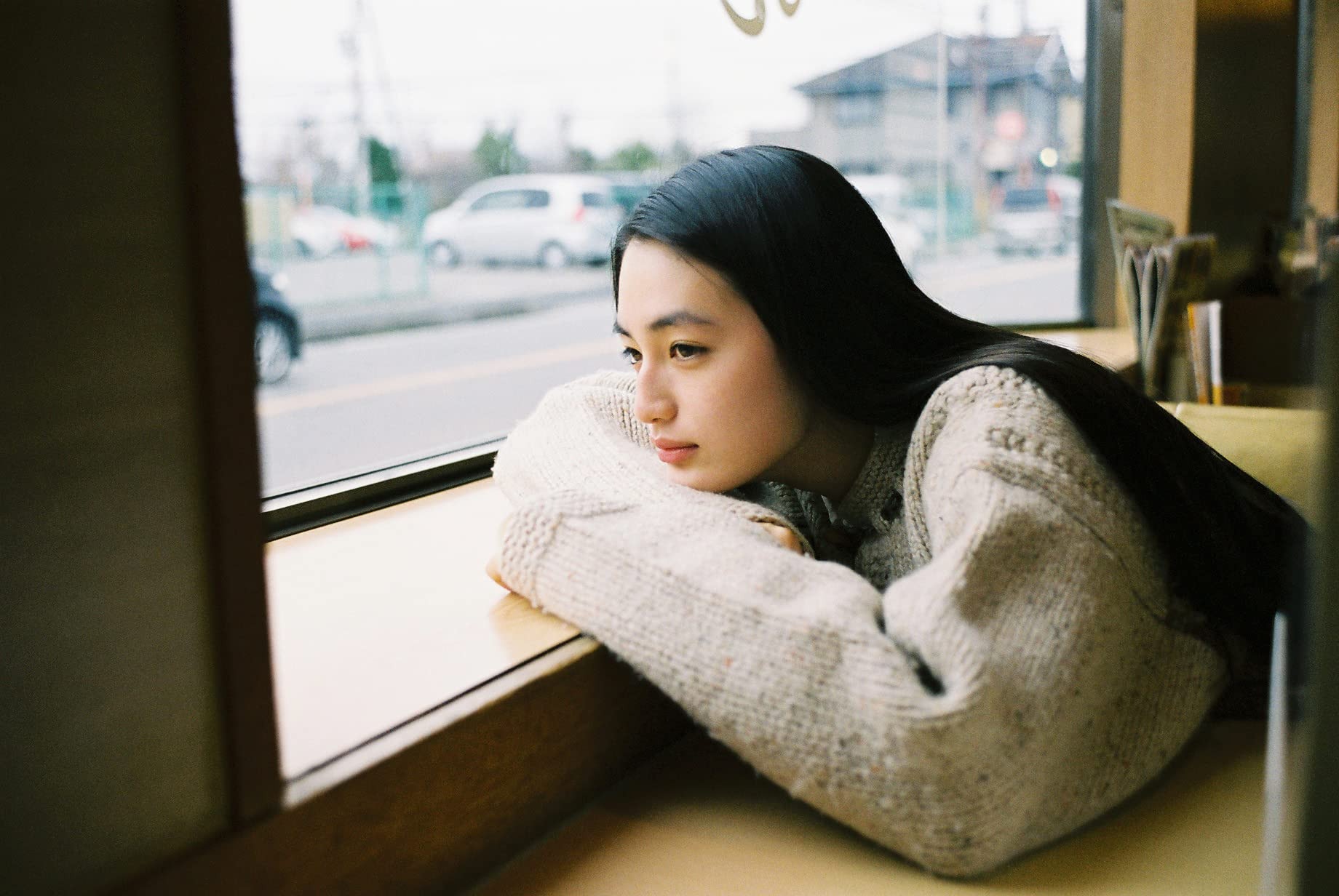 《八木莉可子写真集 Pitter-Patter》（圖片來源： https://moom.cat/l/LPNpQE）