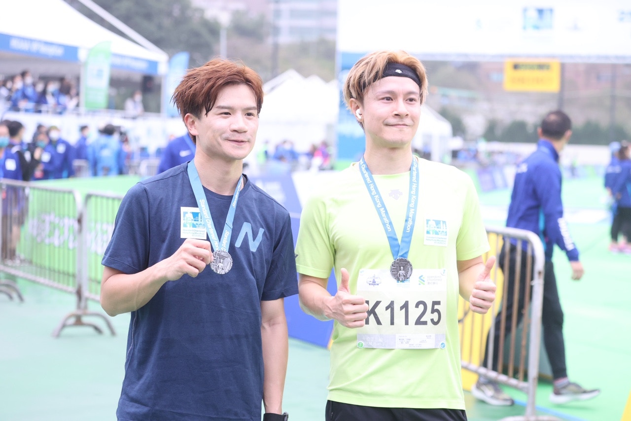 渣打馬拉松｜陳健安梁釗鋒完成10K  跑步期間遇粉絲要求合照