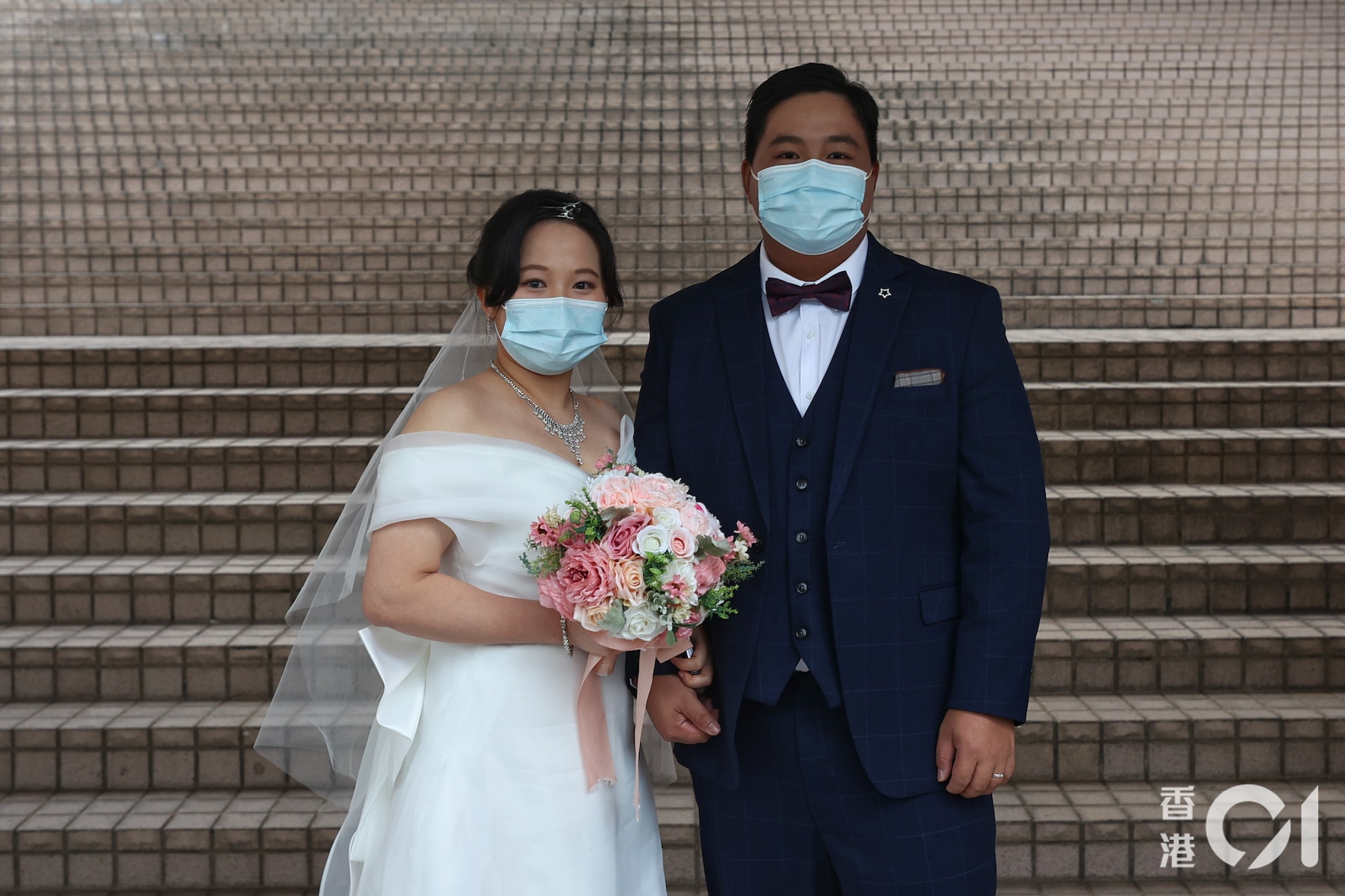 隨著本港邁向復常,本港今(14日)共有248對新人於情人節註冊結婚,為疫情以來的新高。(張浩維攝)