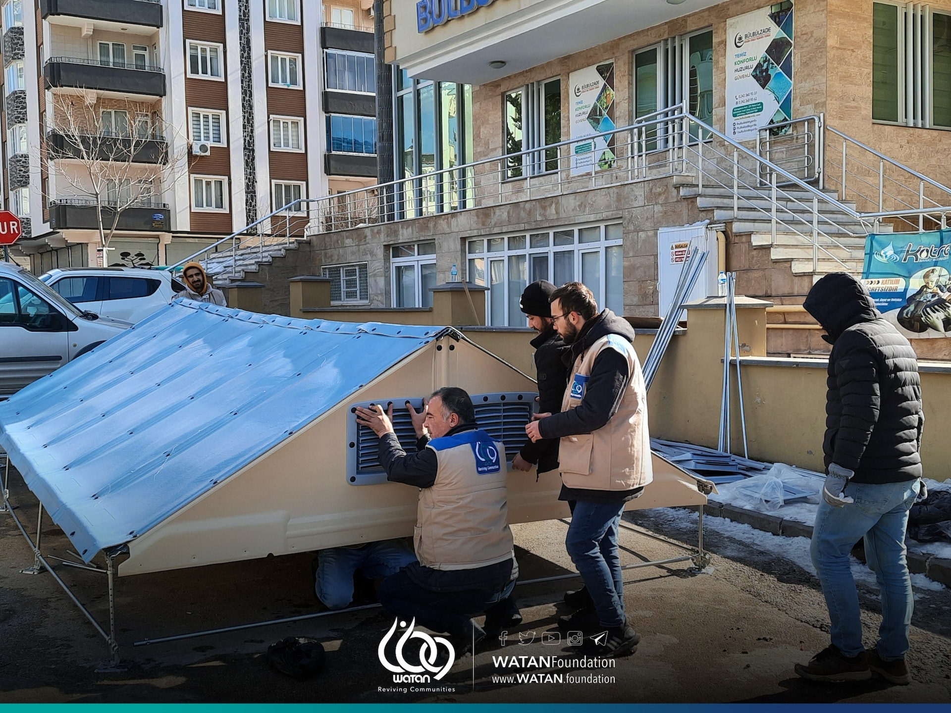 瑞典家具巨擘IKEA的慈善基金會已將5000組平板包裝的組合避難屋(flatpack shelters)送往土耳其南部和敘利亞北部災區,供給無家可歸的災民居住。(Facebook@Better Shelter) 瑞典家具巨擘IKEA的慈善基金會已將5000組平板包裝的組合避難屋(flatpack shelters)送往土耳其南部和敘利亞北部災區,供給無家可歸的災民居住。(Facebook@Better Shelter)