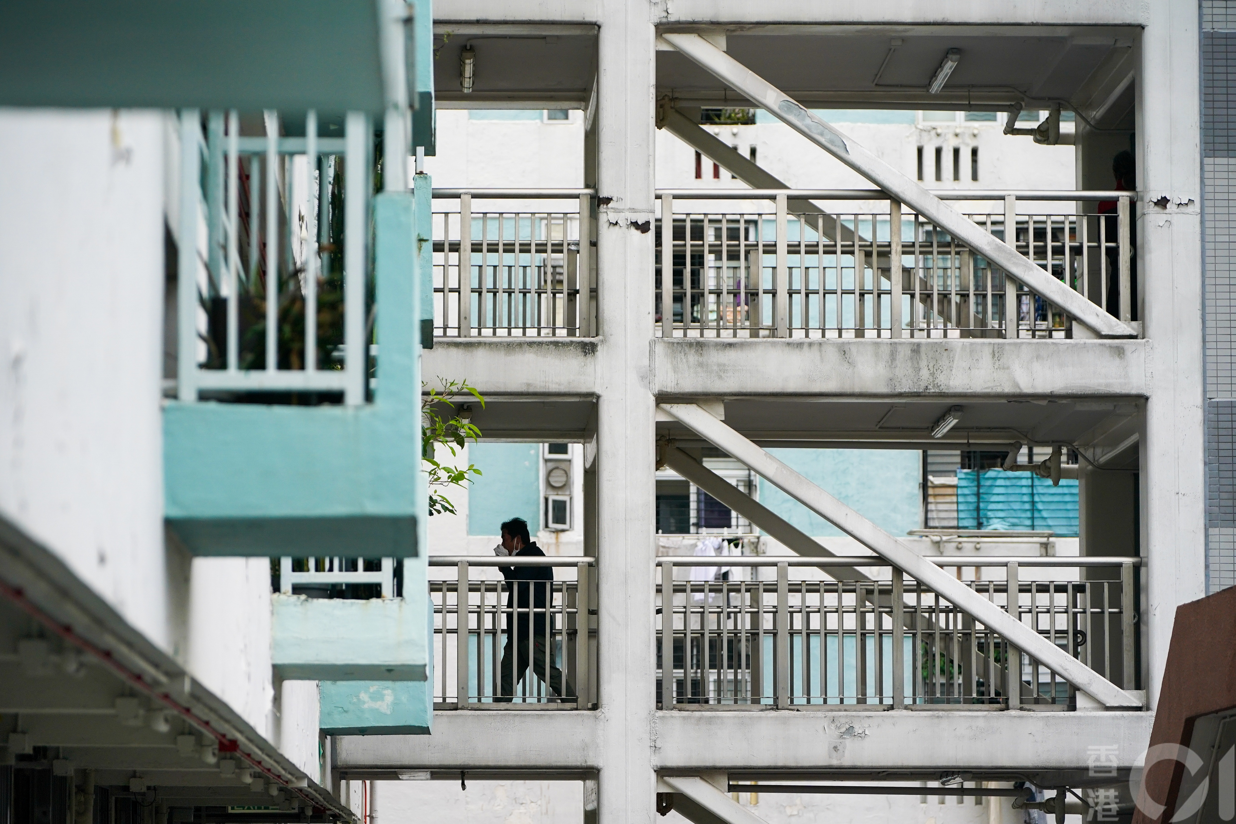 房屋委員會2月16日公布截至2022年12月底最新公屋輪候時間,一般申請者平均為5.5年,較上一季跌0.1年。(林靄怡攝) 房屋委員會2月16日公布截至2022年12月底最新公屋輪候時間,一般申請者平均為5.5年,較上一季跌0.1年。(林靄怡攝)