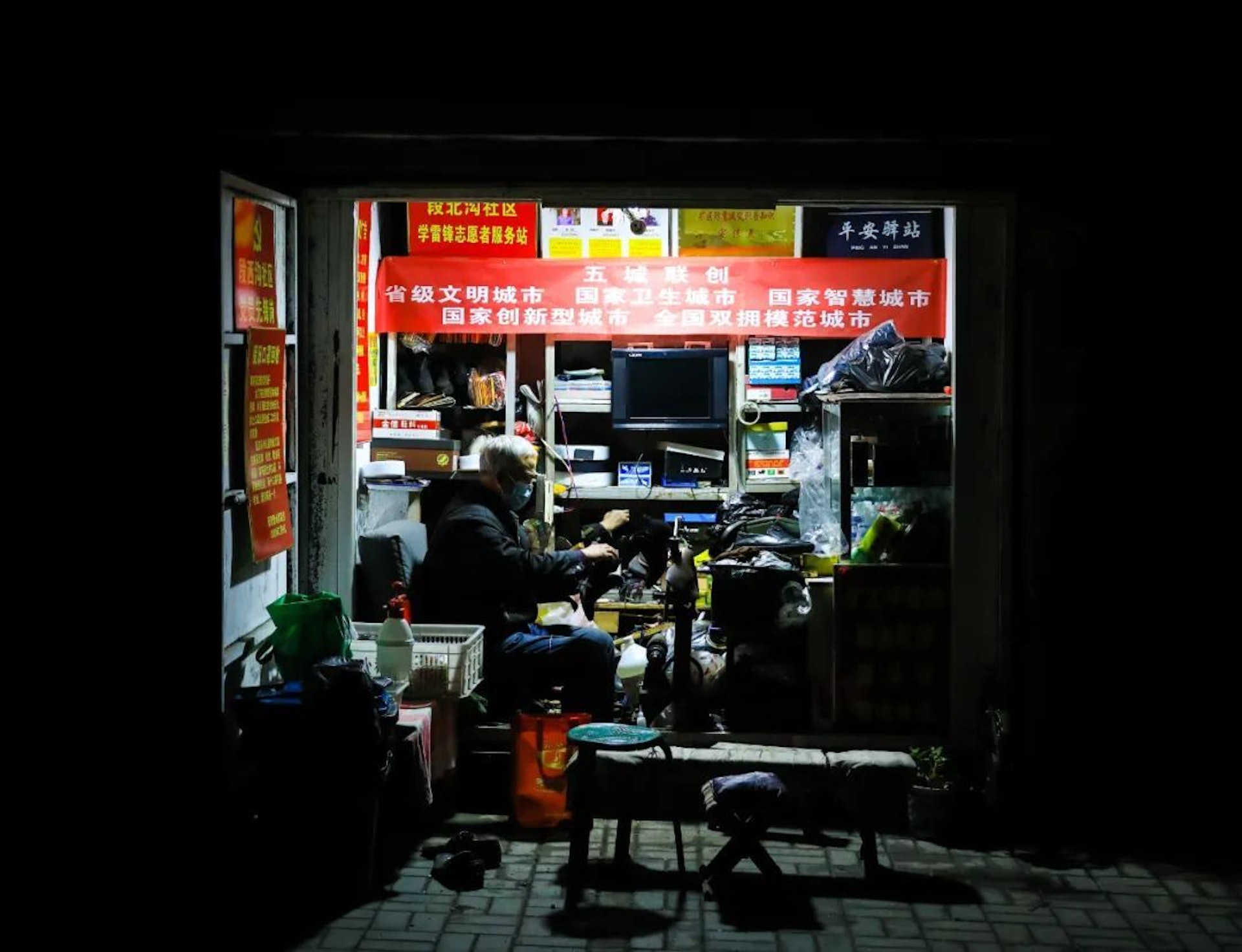 商務部表示,要讓修鞋、配匙等「小修小補」范有序回歸百姓生活。(上觀新聞) 商務部表示,要讓修鞋、配匙等「小修小補」范有序回歸百姓生活。(上觀新聞)