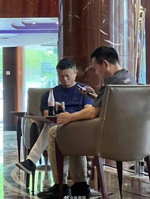 近日有網民在澳洲墨爾本的酒店偶遇馬雲。（《電商報》）