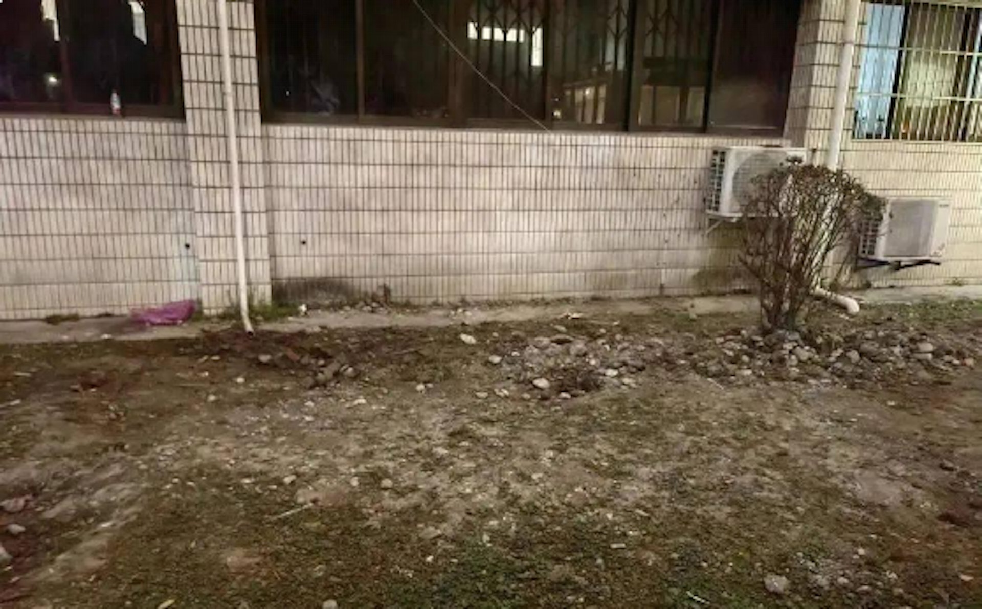 事發洞坑已被填。(新聞晨報) 事發洞坑已被填。(新聞晨報)