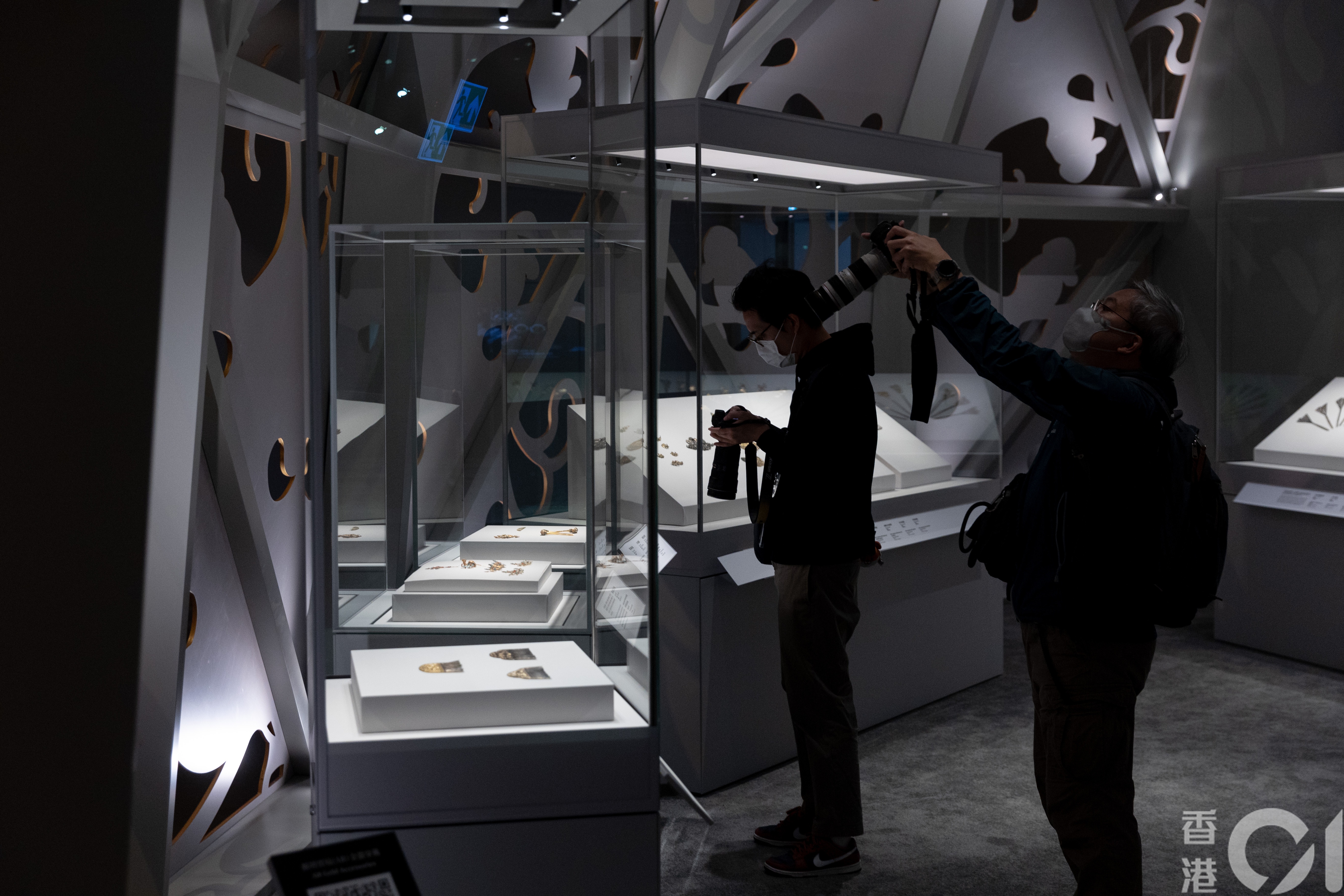 「金彰華彩──香港故宮文化博物館與夢蝶軒藏古代金器」展示220套跨越三千多年歷史的古代中國金器。（夏家朗攝）