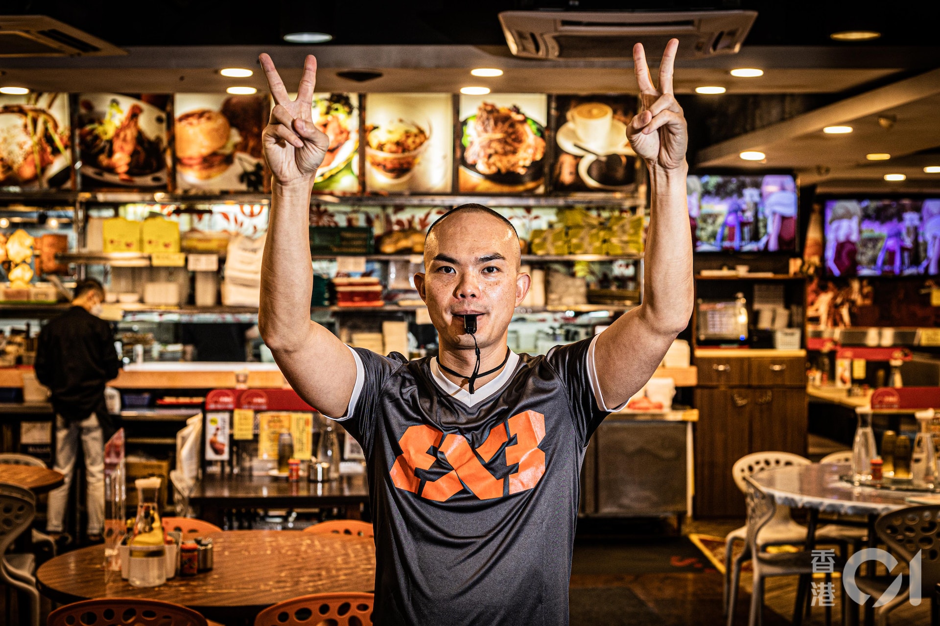 【香港製造・灣仔薔紅】何明達,香港人,國際籃聯裁判導師、東京奧運三人籃球主裁判。(余俊亮攝) 【香港製造・灣仔薔紅】何明達,香港人,國際籃聯裁判導師、東京奧運三人籃球主裁判。(余俊亮攝)