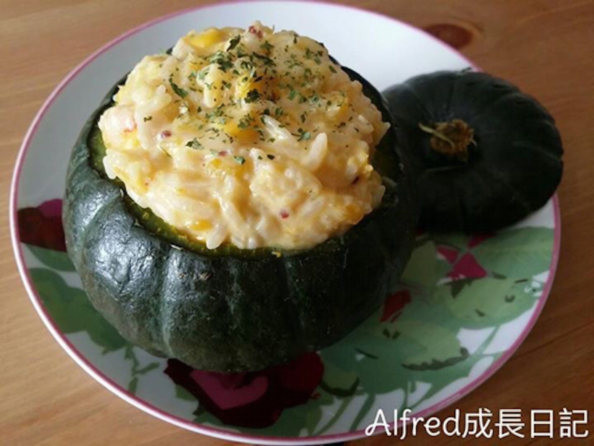 原個迷你南瓜藍蝦燴飯(圖片來源:「Alfred 成長日記」Facebook版主) 原個迷你南瓜藍蝦燴飯(圖片來源:「Alfred 成長日記」Facebook版主)