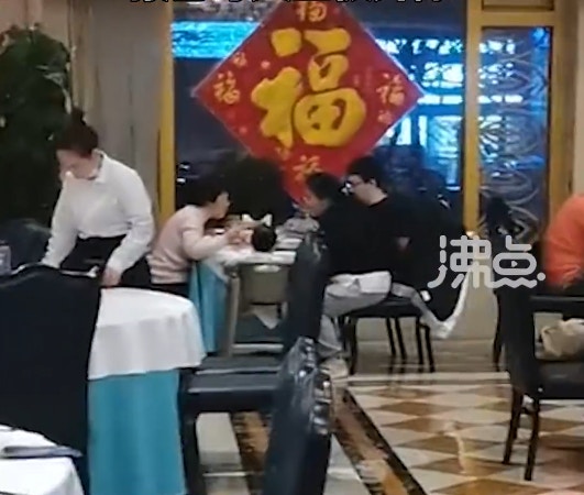 涉事餐廳名為「紫航海鮮大飯店」。（沸點視頻）