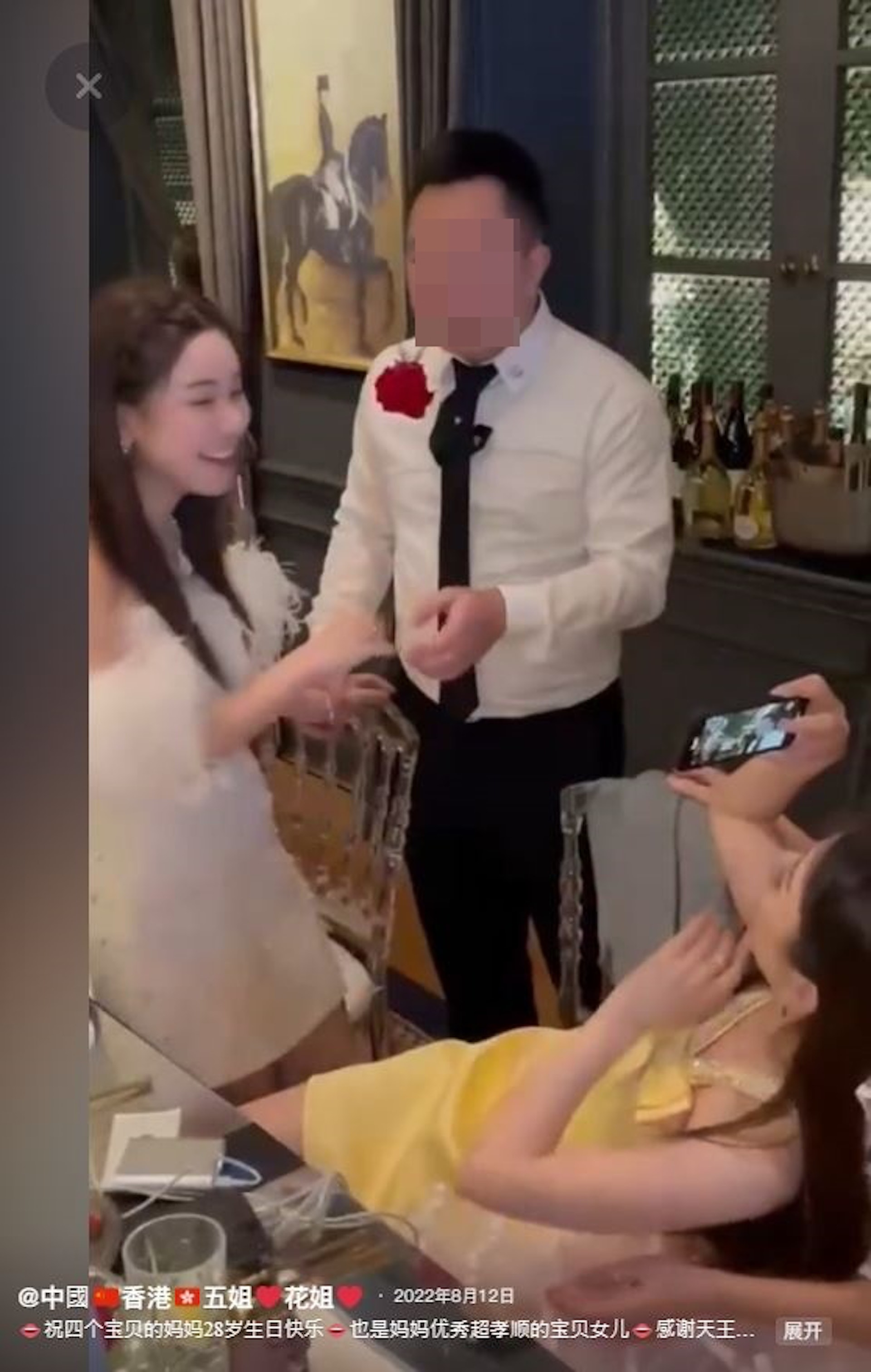 蔡天鳳(Abby)與丈夫CHRIS不停曬恩愛。(五姐抖音)