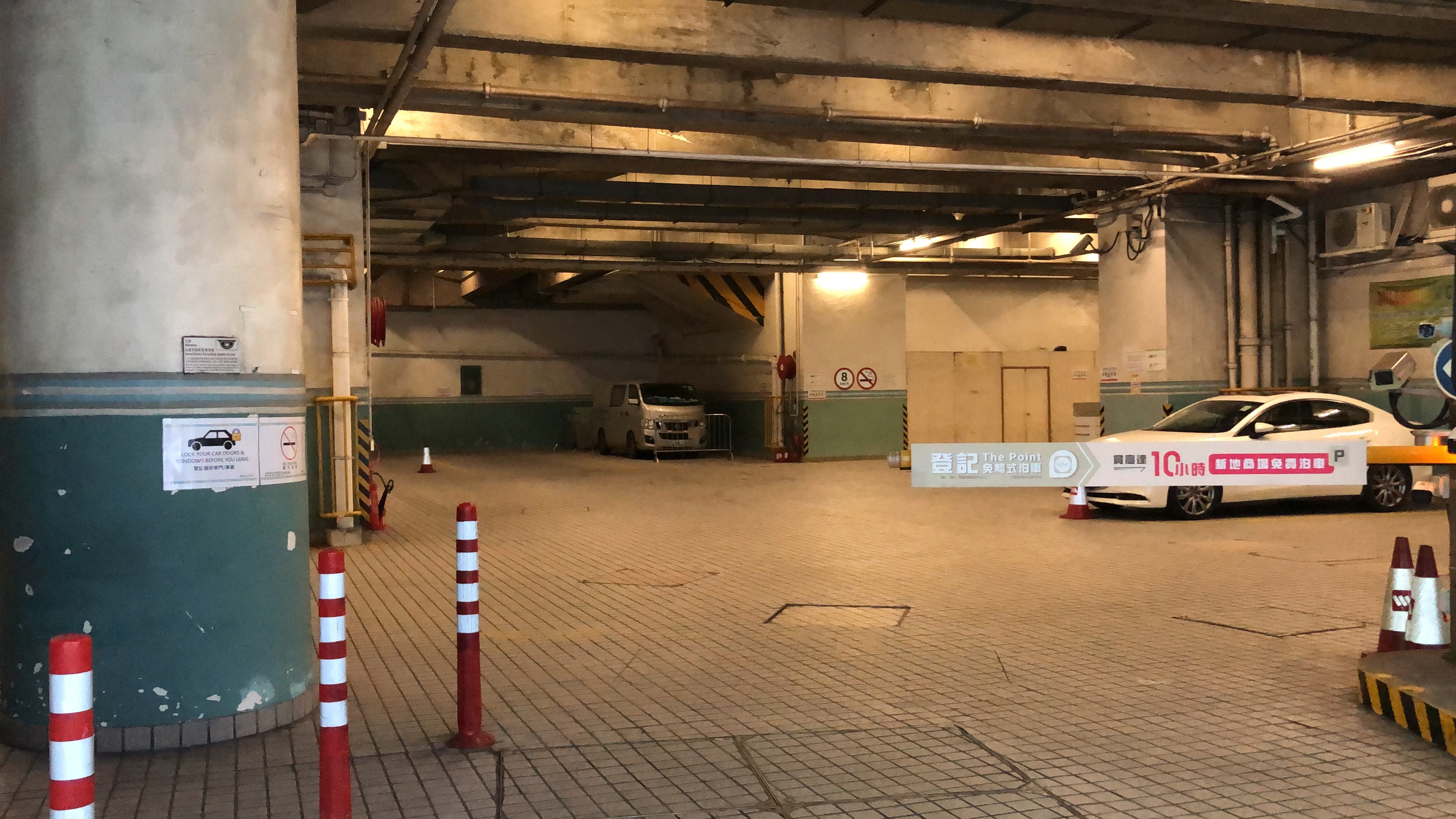 觀塘道378號創紀之城2期停車場發現一具遺體。（林振華攝）