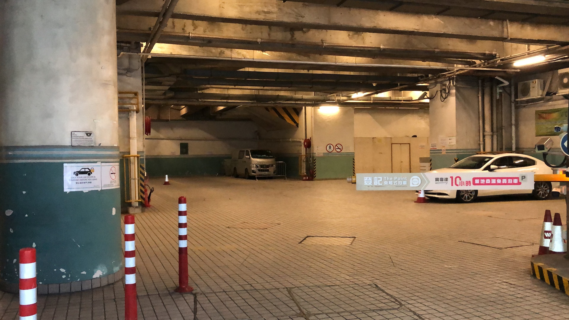 觀塘道378號創紀之城2期停車場發現一具遺體。(林振華攝)