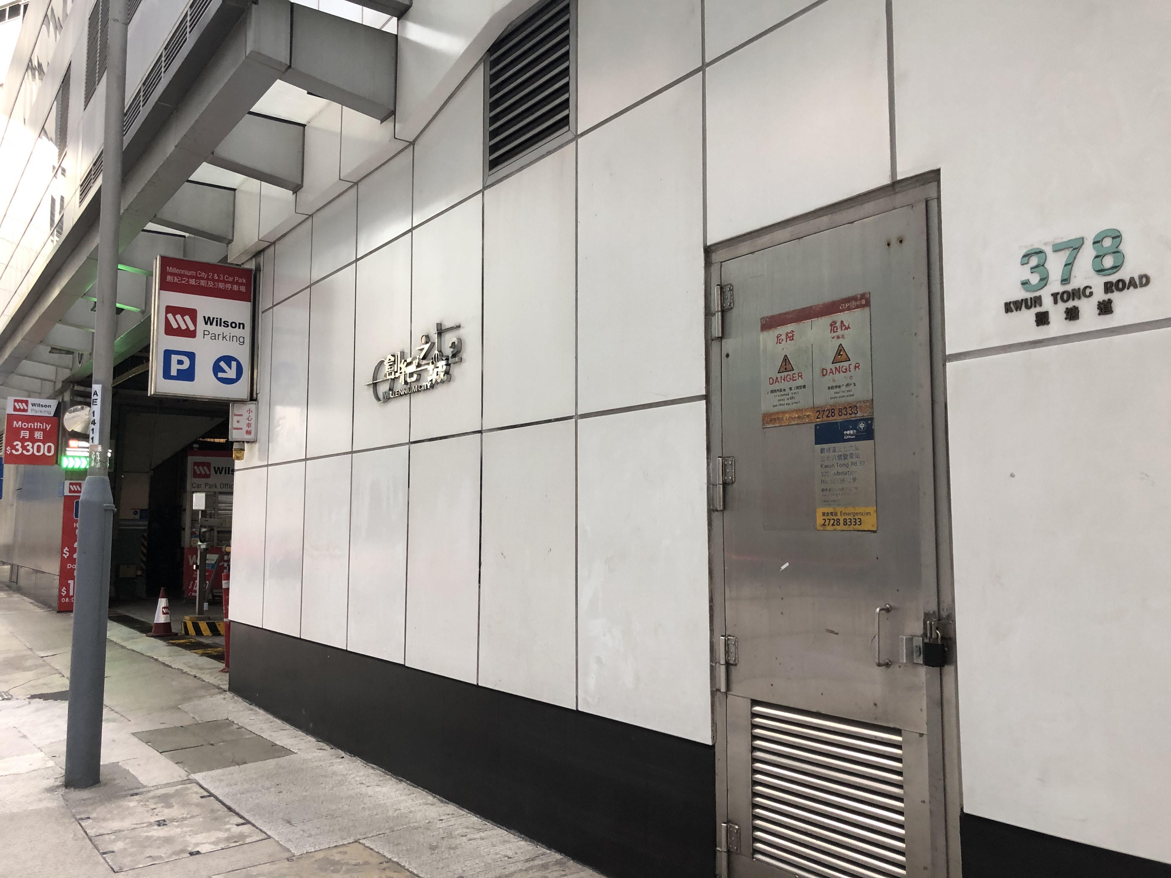 觀塘道378號創紀之城2期停車場發現一具遺體。（林振華攝）