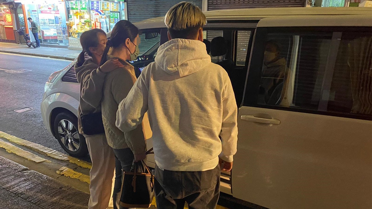 元朗警打擊街頭賣淫及非法勞工　兩女被捕