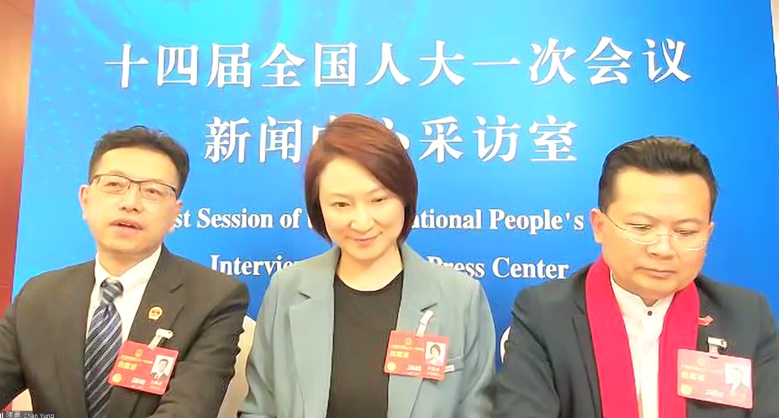 港區全國人大人代表團副團長吳秋北（左）、人大代表李慧琼（中）分享與趙樂際會面內容。
