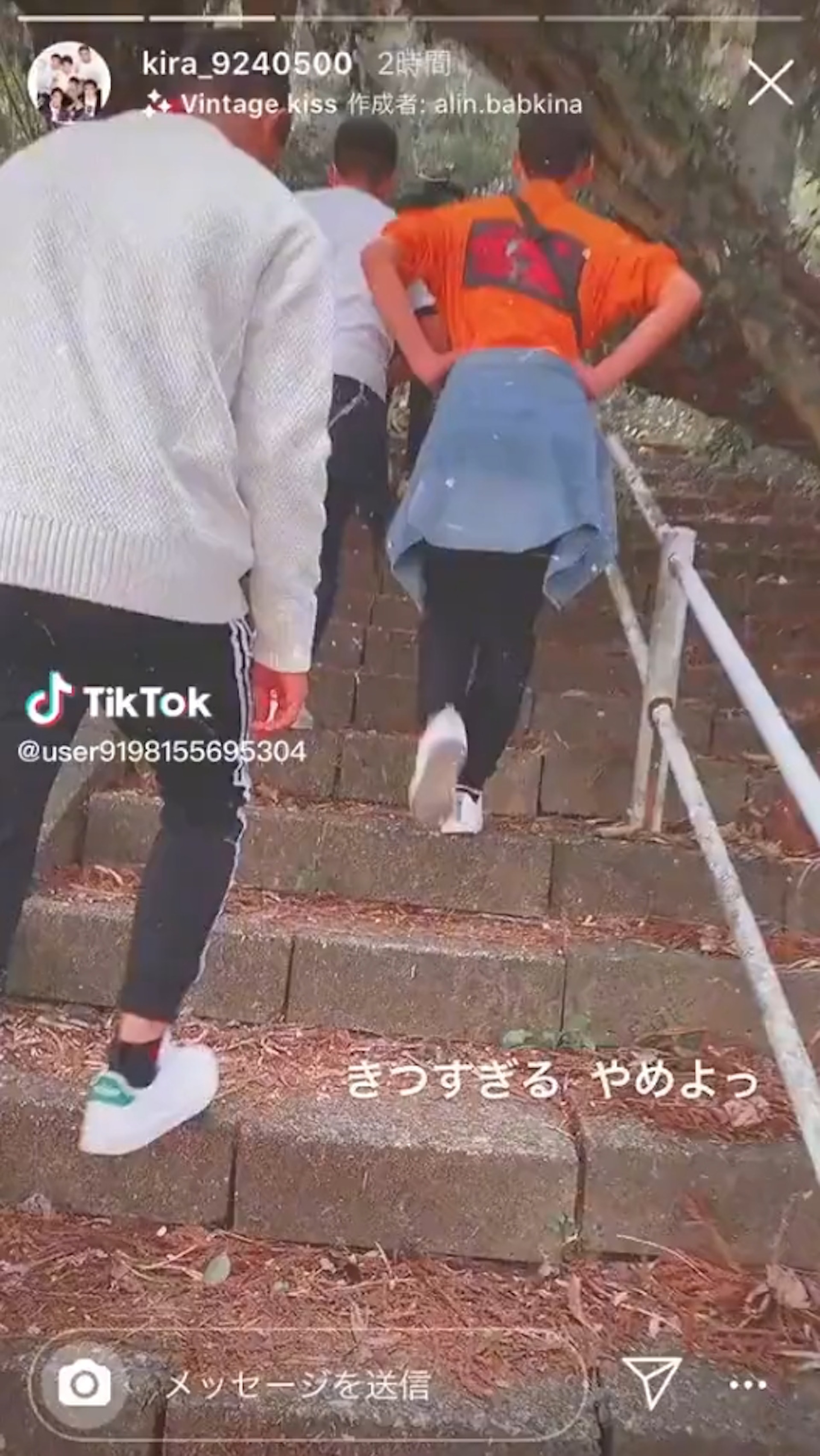 日本社群媒體最近瘋傳一支影片,一群年輕人登山時,不僅在山頂亂丟垃圾,還亂拋登山步道的路標,引發網友怒批「這樣做可能會害死人」。(IG@kira_9240500) 日本社群媒體最近瘋傳一支影片,一群年輕人登山時,不僅在山頂亂丟垃圾,還亂拋登山步道的路標,引發網友怒批「這樣做可能會害死人」。(IG@kira_9240500)